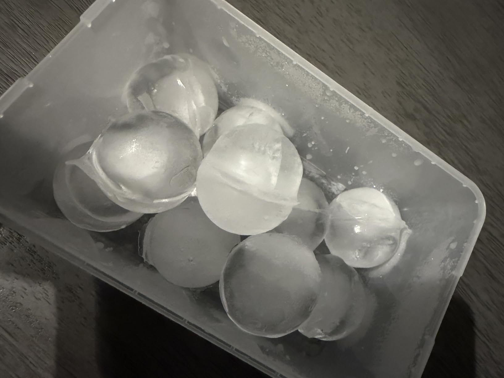 WIBIMEN Large Ice Cube Molds, Big Round Whiskey Ice Cube Trays for Freezer, Easy to Fill & Release, Whiskey Bourbon Cocktail(1.9In*6 Balls- Blue/2 Pack) customer photo 1