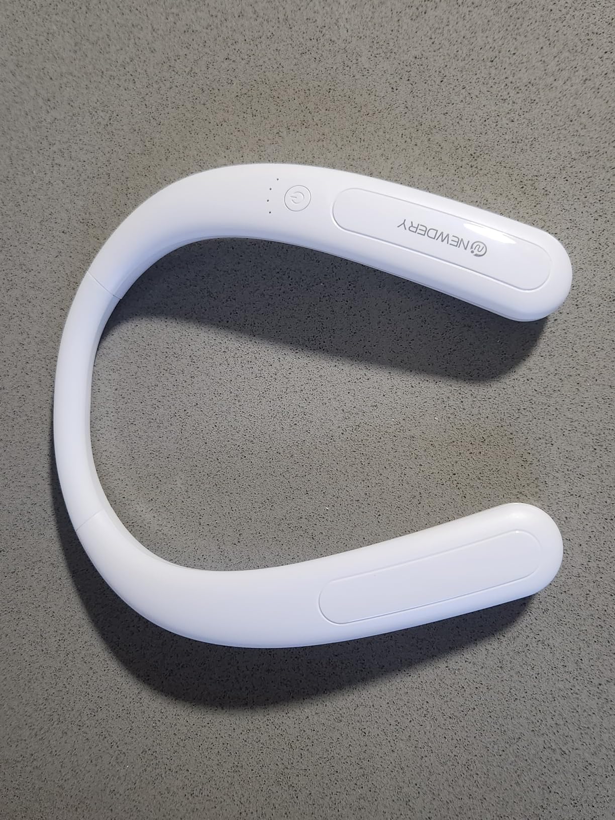 NEWDERY Battery Pack for Meta Quest 3S/3, 10000mAh Hanging Neck Power Bank for Extra 3-5H Playtime, PD Fast Charger for Meta Quest 3S/3/2, Pico 4/4 Pro, HTC Vive, PSVR 2 - White customer photo 2