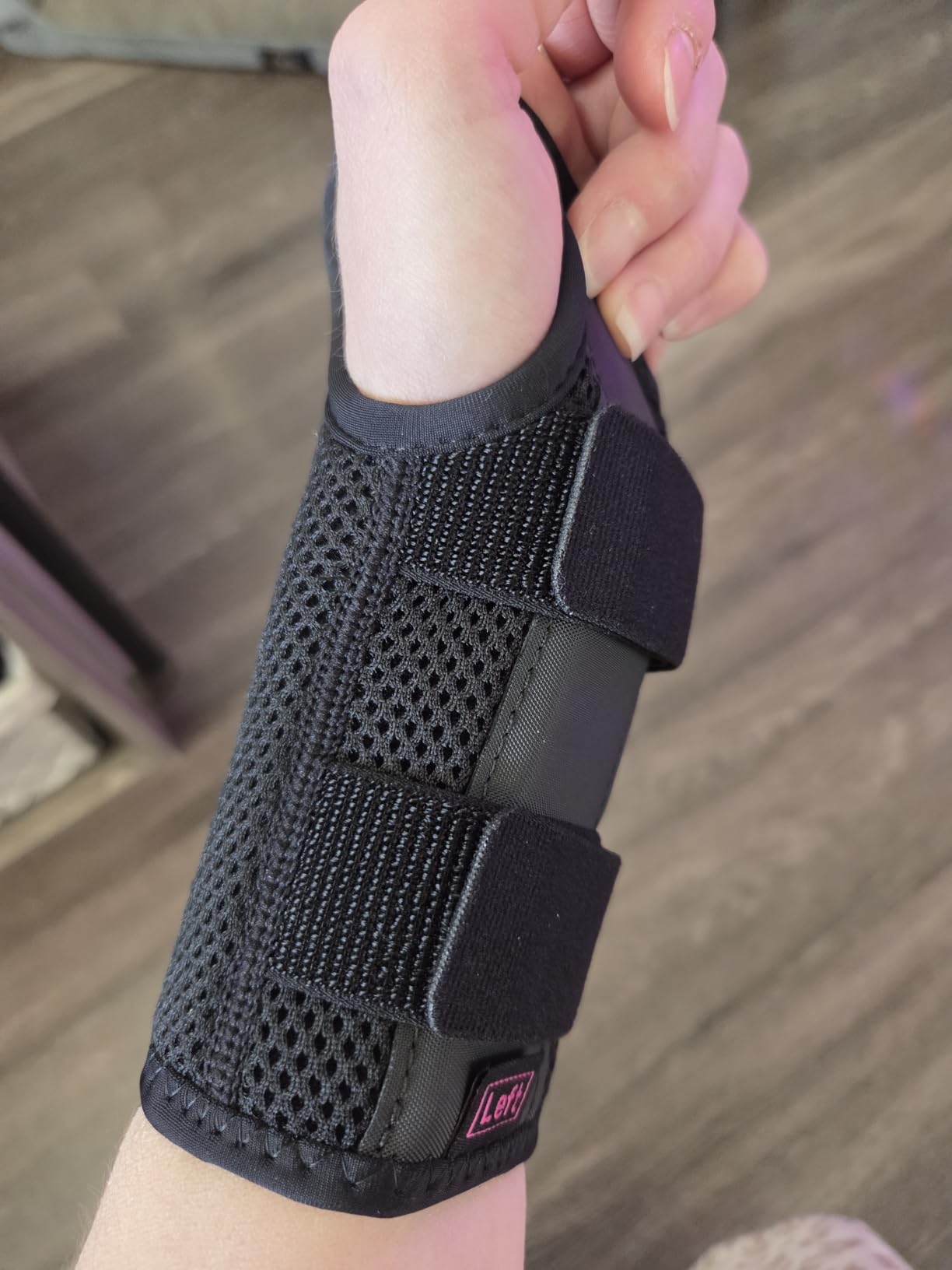 FREETOO Wrist Brace for Carpal Tunnel,[New Upgrade-Anatomically shaped] Adjustable Wrist Support Splint for Men and Women,Hand Brace for Pain Relief, Tendinitis,Arthritis,Right Hand,Medium customer photo 1