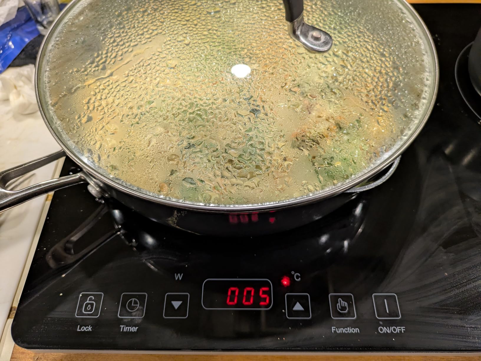 OMEO Portable Induction Cooktop Hot Plate Countertop Burner 1800 Watts Induction Burner with LCD Sensor Touch, LED Display, 10 Temperature Levels, Child Safety Lock, Auto Shutoff Function customer photo 1