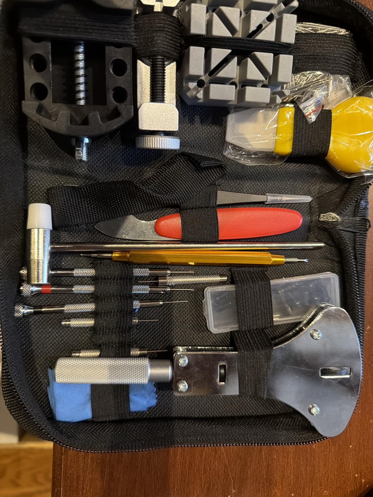 Watch Repair Kit, 151 PCS Professional Watch Battery Replacement Tool Kit, Watch Strap Bracelet Removal Tool with Carrying Case and Instructions customer photo 1