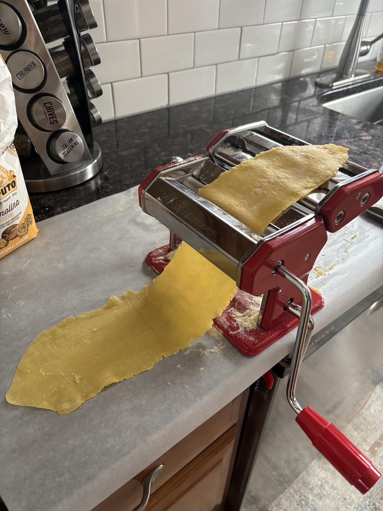 Sailnovo Pasta Maker Machine, 180 Roller Pasta Maker, 9 Adjustable Thickness Settings 2-in-1 Noodles Maker with Rollers and Cutter, Perfect for Spaghetti, Fettuccini, Lasagna or Dumpling Skin Red customer photo 1