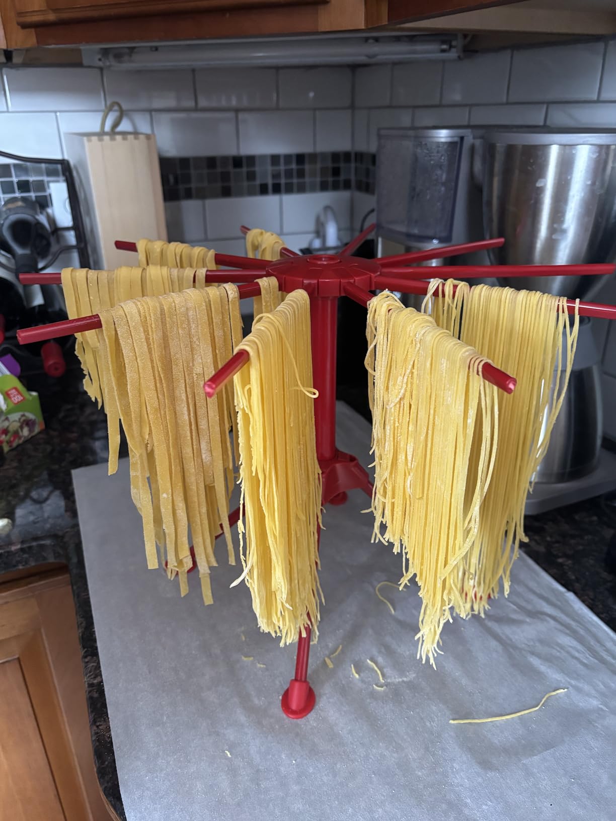 Sailnovo Pasta Maker Machine, 180 Roller Pasta Maker, 9 Adjustable Thickness Settings 2-in-1 Noodles Maker with Rollers and Cutter, Perfect for Spaghetti, Fettuccini, Lasagna or Dumpling Skin Red customer photo 2