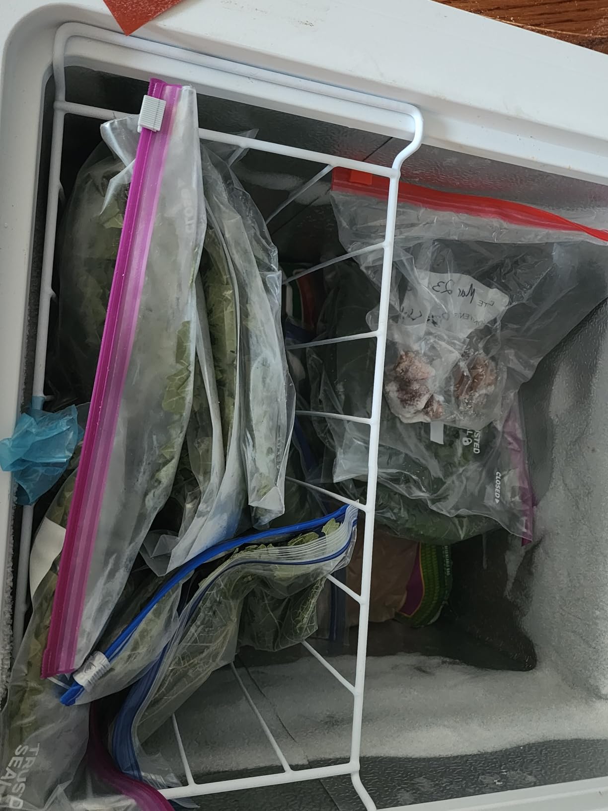 Midea MERC05C4BAWW Chest Freezer, 5.1 Cubic Feet Freezer With Removable Basket, Interior LED Light, Adjustable Temperature, For Kitchen Apartment Office, White customer photo 2