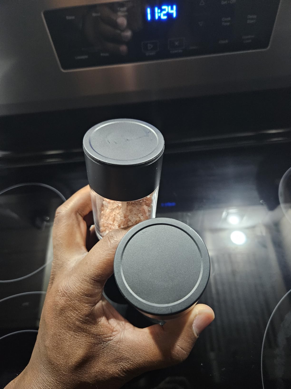 FORLIM Electric Salt and Pepper Grinder Set, USB Rechargeable, Automatic Salt Pepper Mill Grinder with Dust Cover, One-Button Control, Adjustable Coarseness, Warm LED Light (2 Packs, Black&White) customer photo 2