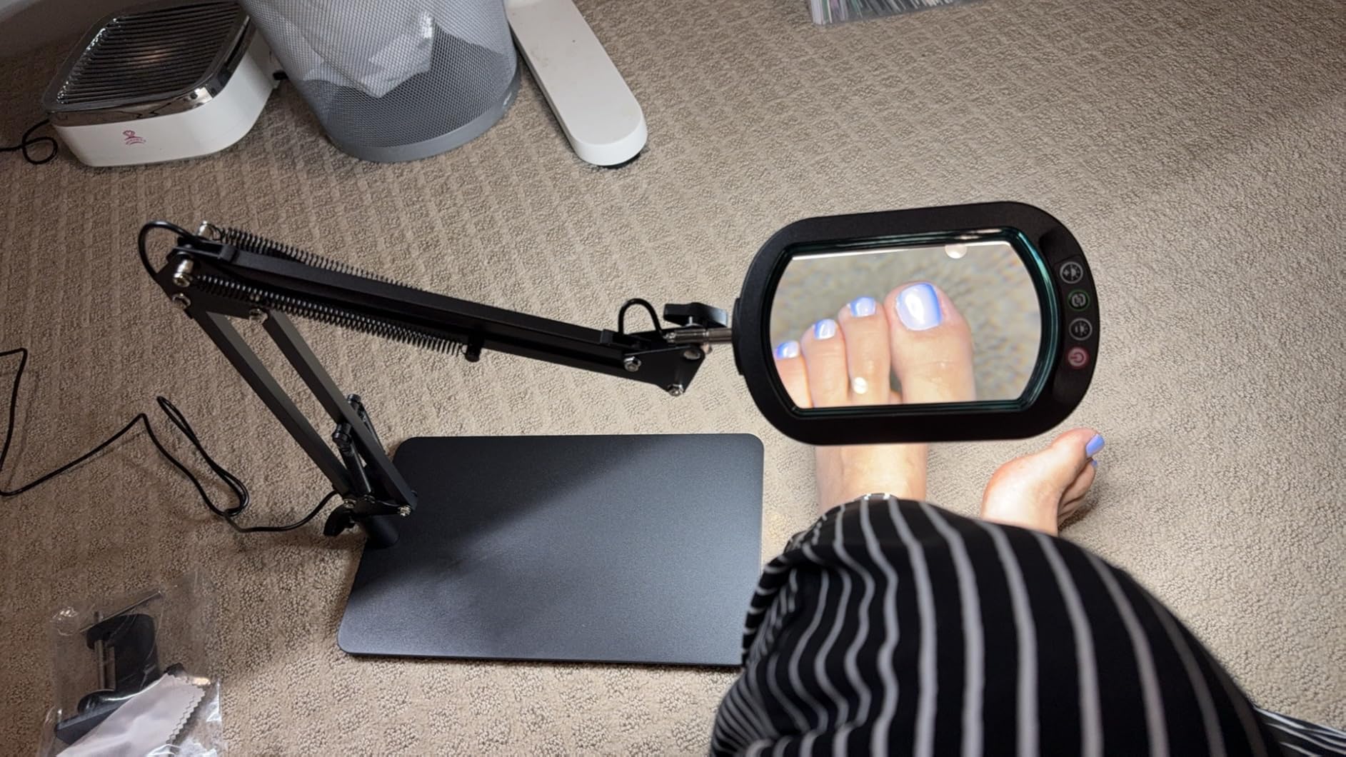 Drdefi 10X Square Magnifying Glass with Light and Stand, Real Glass LED Lighted Magnifier, 5 Color Modes Stepless Dimmable, Hands-Free Mag Desk Lamp with Clamp for Reading Craft Hobby Close Work Black customer photo 2