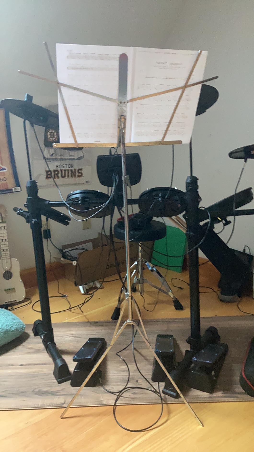 Fesley FED150 Electric Drum Set: Dual Zone Snare Drum, 2 Cymbals with Choke, 200 Sounds, 4 Quiet Mesh Drum Pads, Electronic Drum Set for Beginner, Bluetooth, MIDI, Throne, Headphone, Drum Sticks customer photo 1
