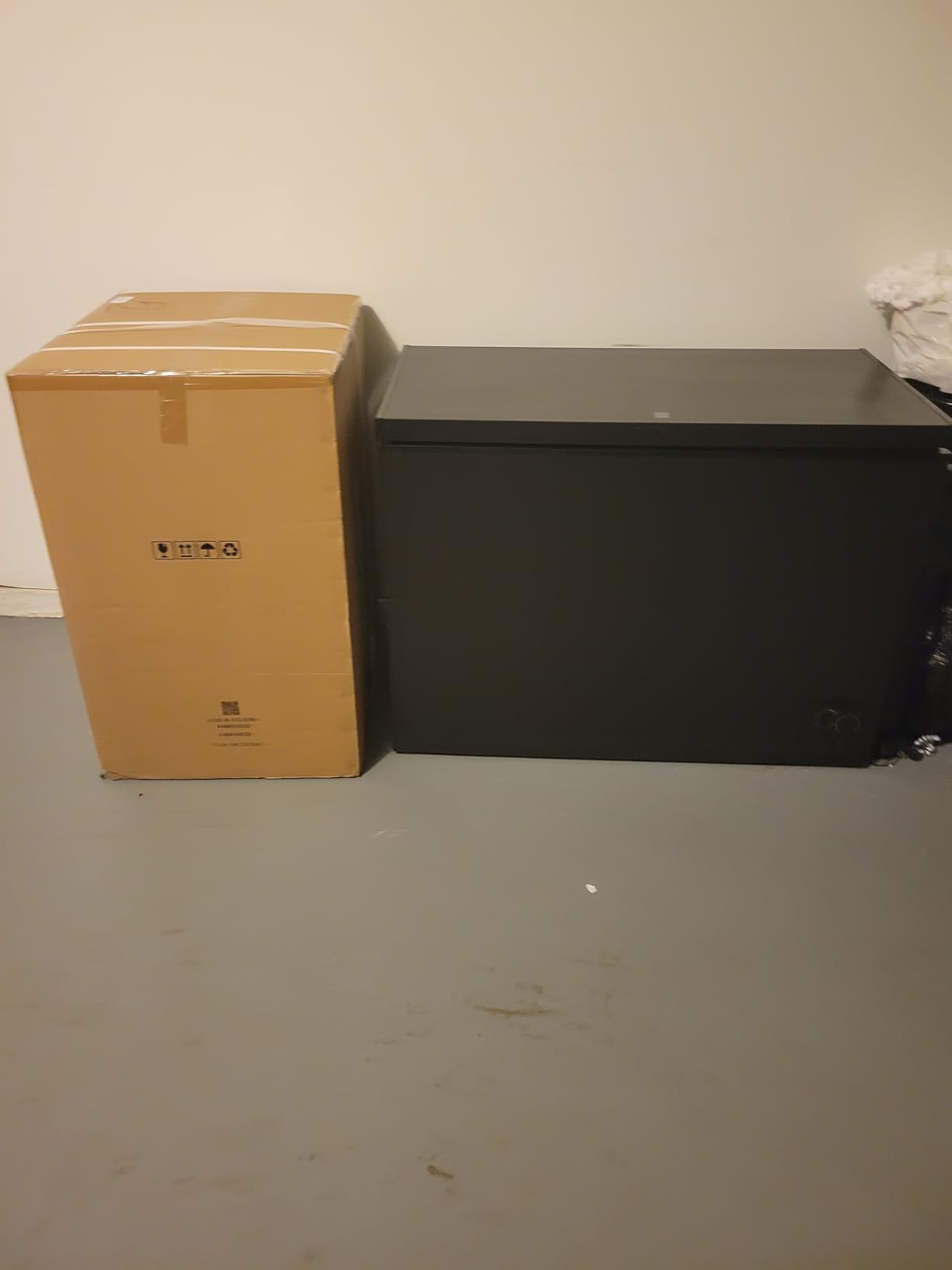 10.0 Cu.Ft Chest Freezer,Deep Freezer with Removable Basket,Compact Freezer with Top Open Door, Adjustable Temperature, Low noise，Suitable for Kitchen Dorm Garage and Shed，Black customer photo 1