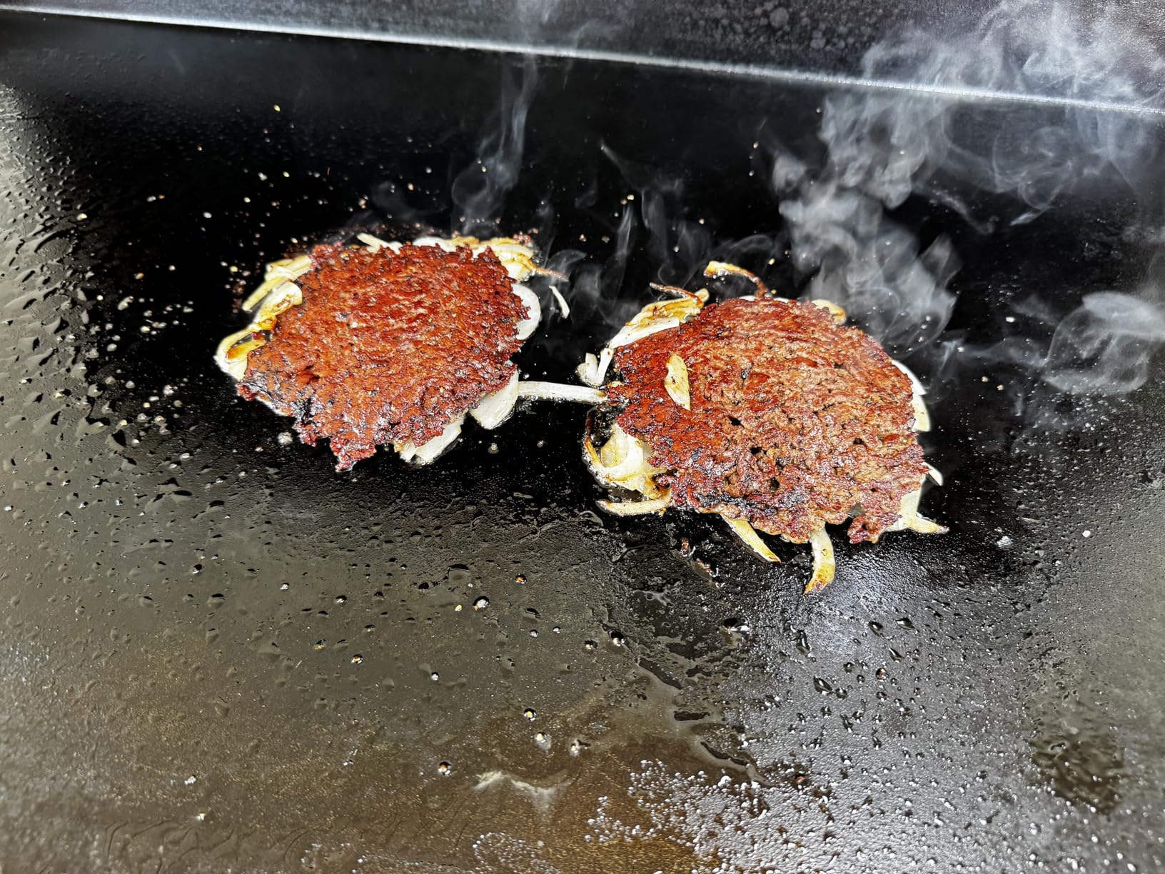 Traeger Grills Flatrock, 33 Inch Flat Top Griddle, Outdoor Gas Grill with 3-Zone TruZone Cooking, Even Heat, Fuel Sensor, and EZ-Clean Grease Management, Premium Propane Griddle for Outdoor Cooking customer photo 2