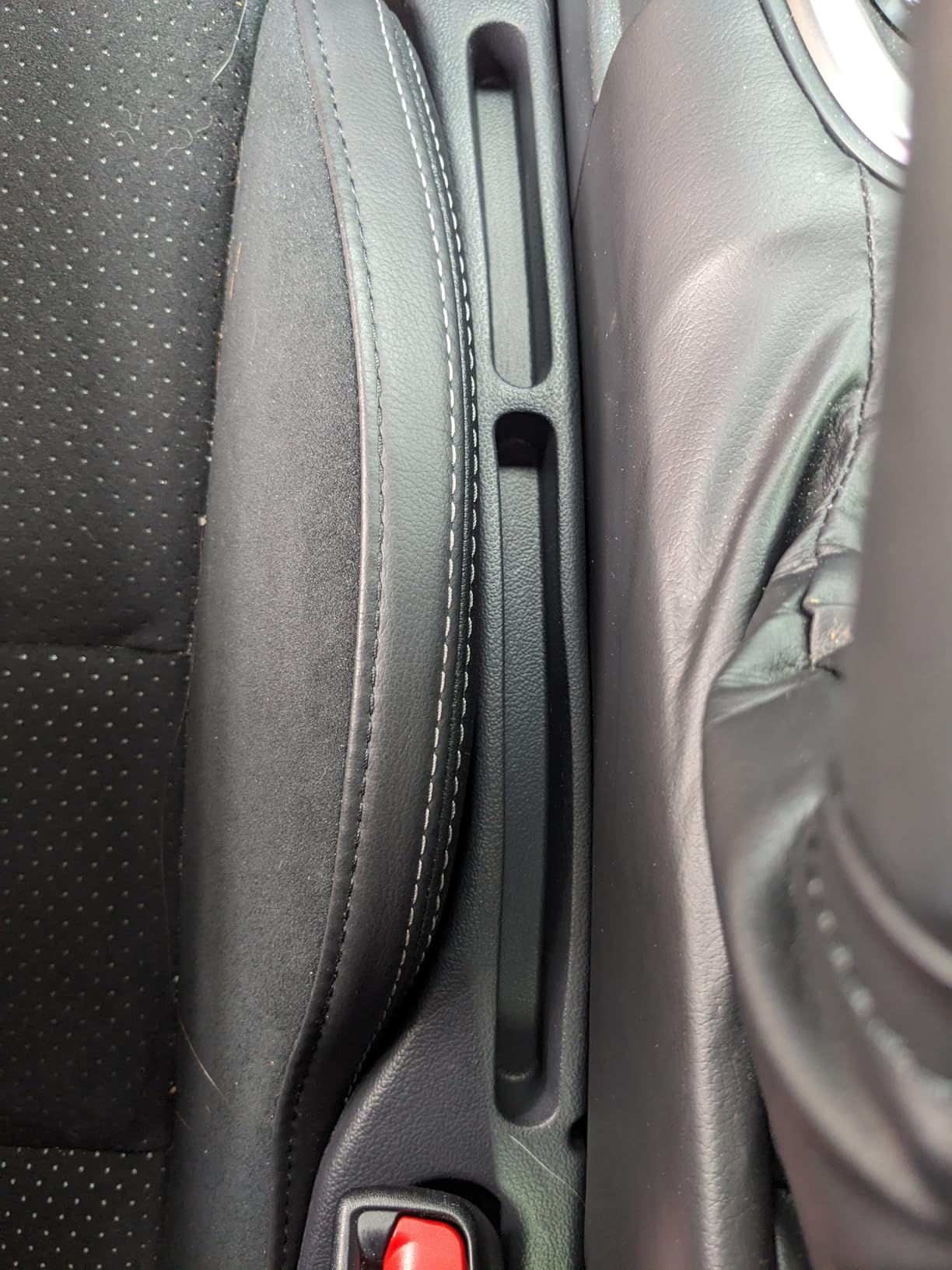 2PCS Car Seat Gap Filler Organizer with Phone Holder,[Upgrade Version] Car Seat Gap Organizer for Prevent Falling,Essential Car Accessories Car Side Seat Gap Filler (Black) customer photo 1