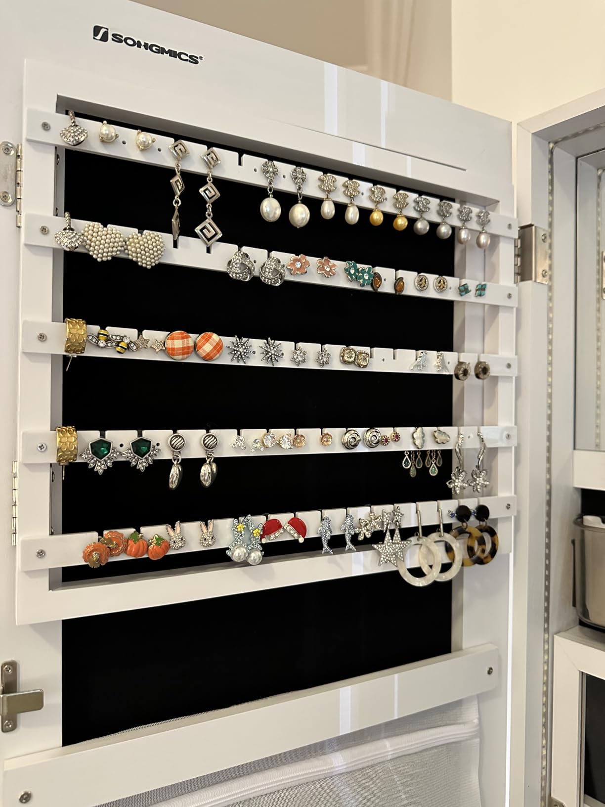 SONGMICS 55 Inches Tall Spacious Jewelry Cabinet, Jewelry Armoire with Light-Up Interior Mirror, Wall or Door Mounted Jewelry Storage Organizer, Lockable, Gift Idea, Cloud White UJJC032W01 customer photo 1