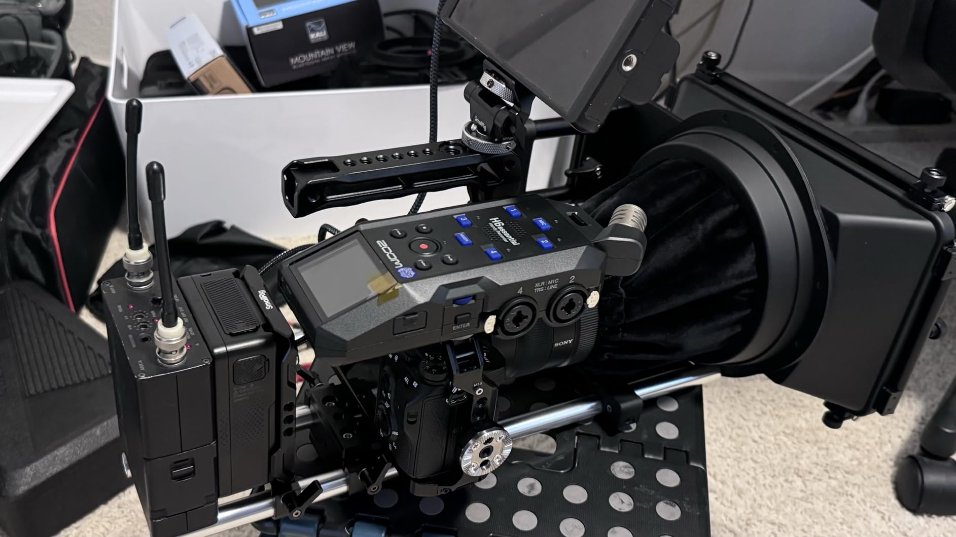 Zoom H6 essential 6-Track Stereo Recorder with 32-Bit Float Recording, Stereo Microphones, 4 XLR/TRS Inputs, USB Audio Interface for Voice, Music, & Podcasting customer photo 1