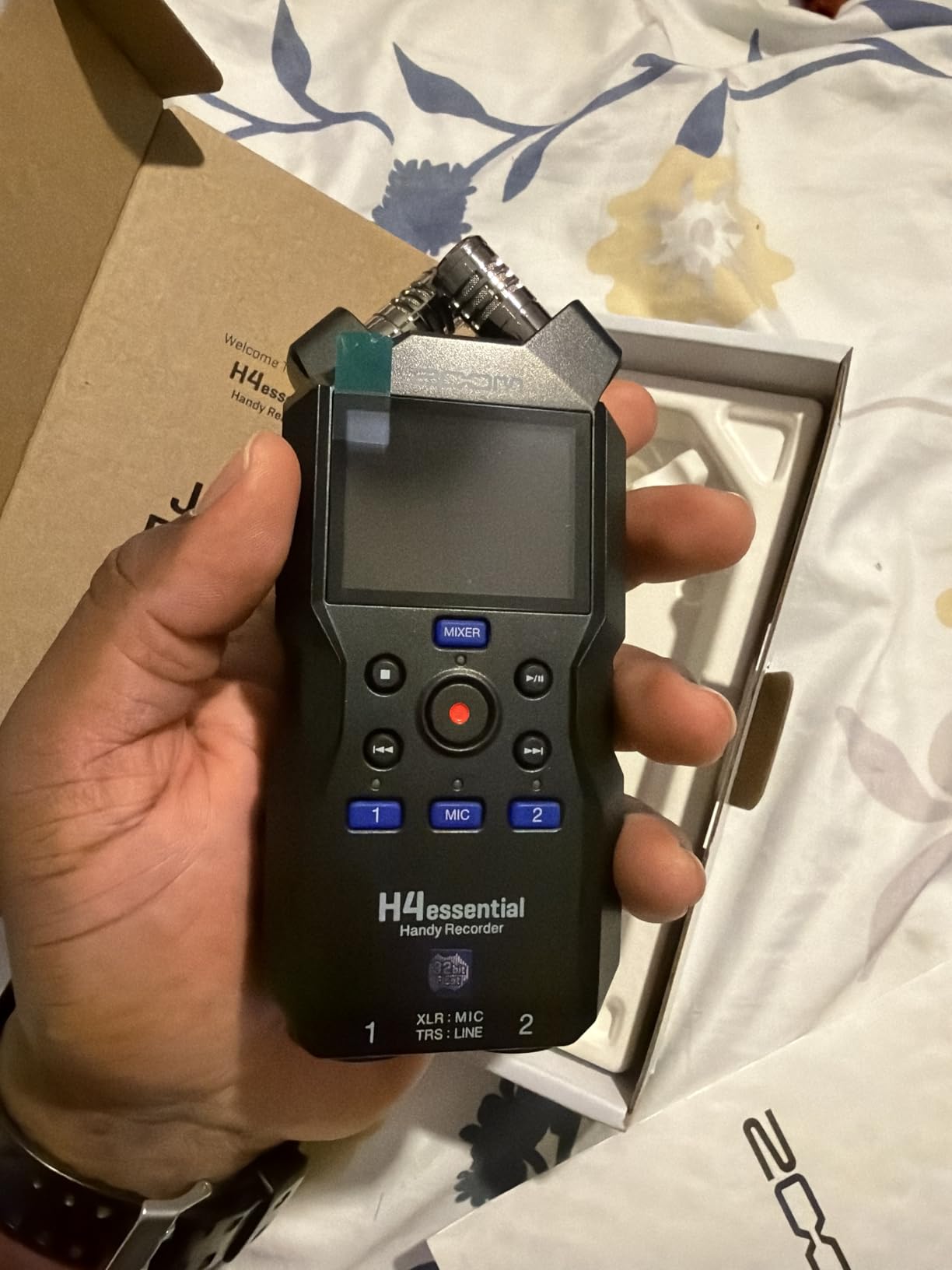 Zoom H4 Essential 4-Track Stereo Recorder with 32-Bit Float Recording, Stereo Microphones, 2 XLR/TRS Combo Inputs, USB Audio Interface, Accessible Design for Voice, Music, & Podcasting customer photo 1