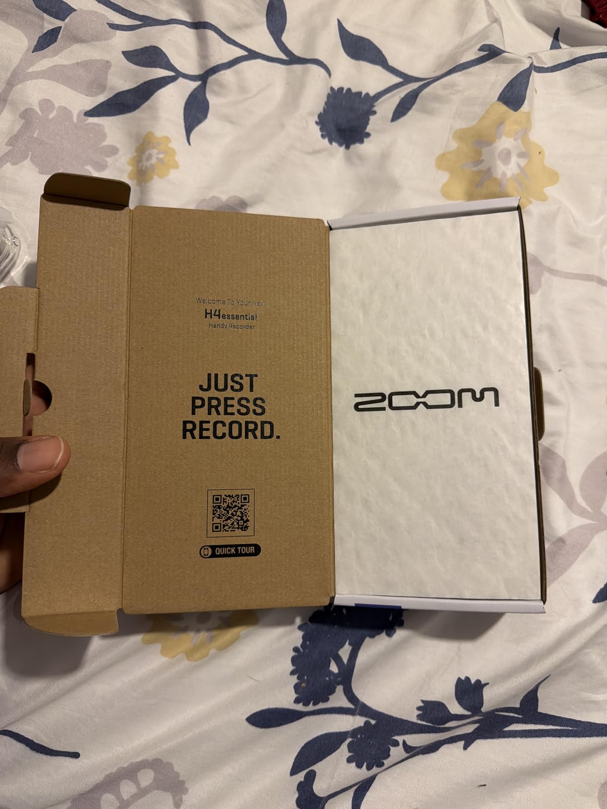 Zoom H4 Essential 4-Track Stereo Recorder with 32-Bit Float Recording, Stereo Microphones, 2 XLR/TRS Combo Inputs, USB Audio Interface, Accessible Design for Voice, Music, & Podcasting customer photo 2