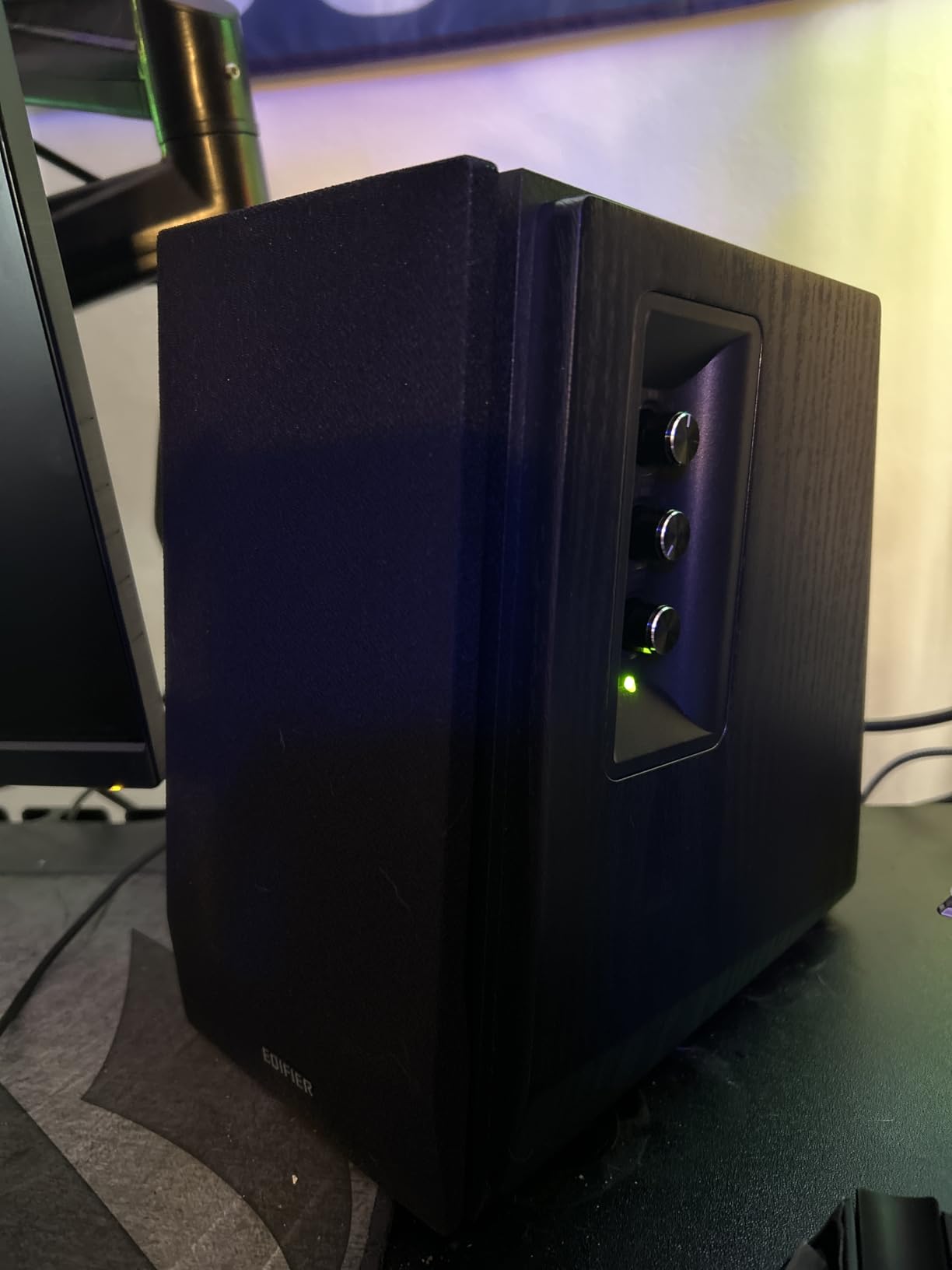 Edifier R1700BT Bluetooth Bookshelf Speaker - Active Near-Field Studio Monitors - Powered Speakers 2.0 Setup Wooden Enclosure 66w RMS (Black) customer photo 1