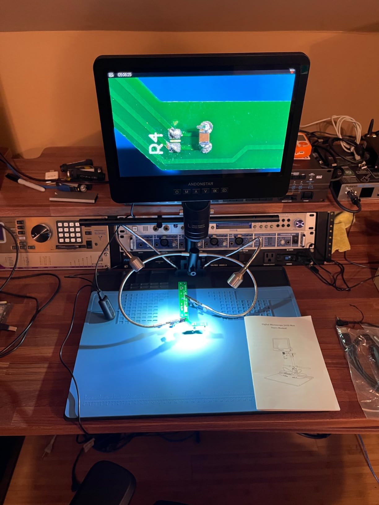 Andonstar AD249S-Max 10.1'' HDMI Digital Microscope with Super Max Soldering Station, Helping Hands, 2000X 3 Lens 2160P UHD Video Record, Soldering Microscope for Electronics Repair, Slides, 32GB Card customer photo 1