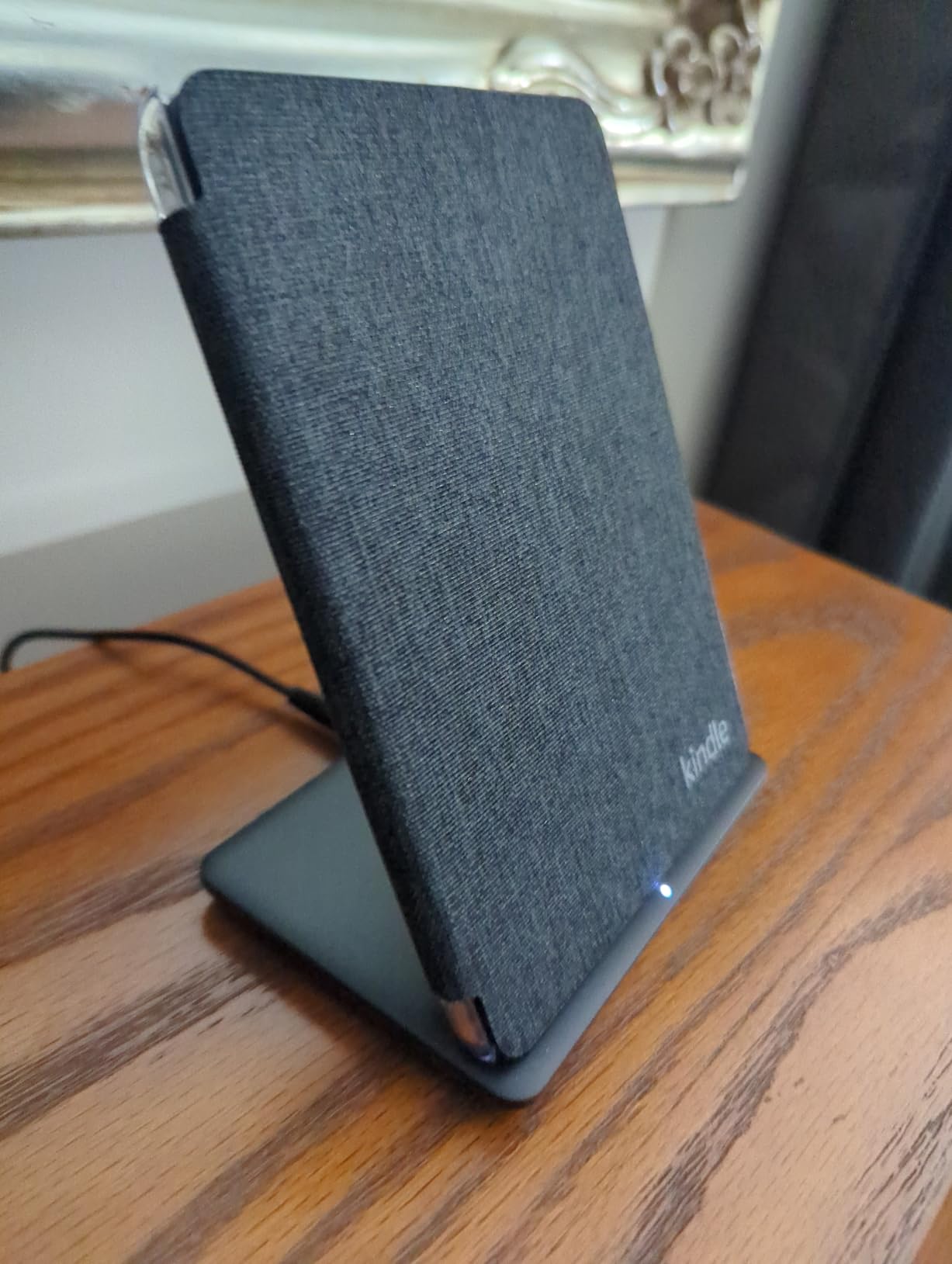 Made for Amazon, Wireless Charging Dock for Kindle Paperwhite Signature Editions (2022 & 2024 Releases) and Kindle Colorsoft Signature Edition customer photo 1