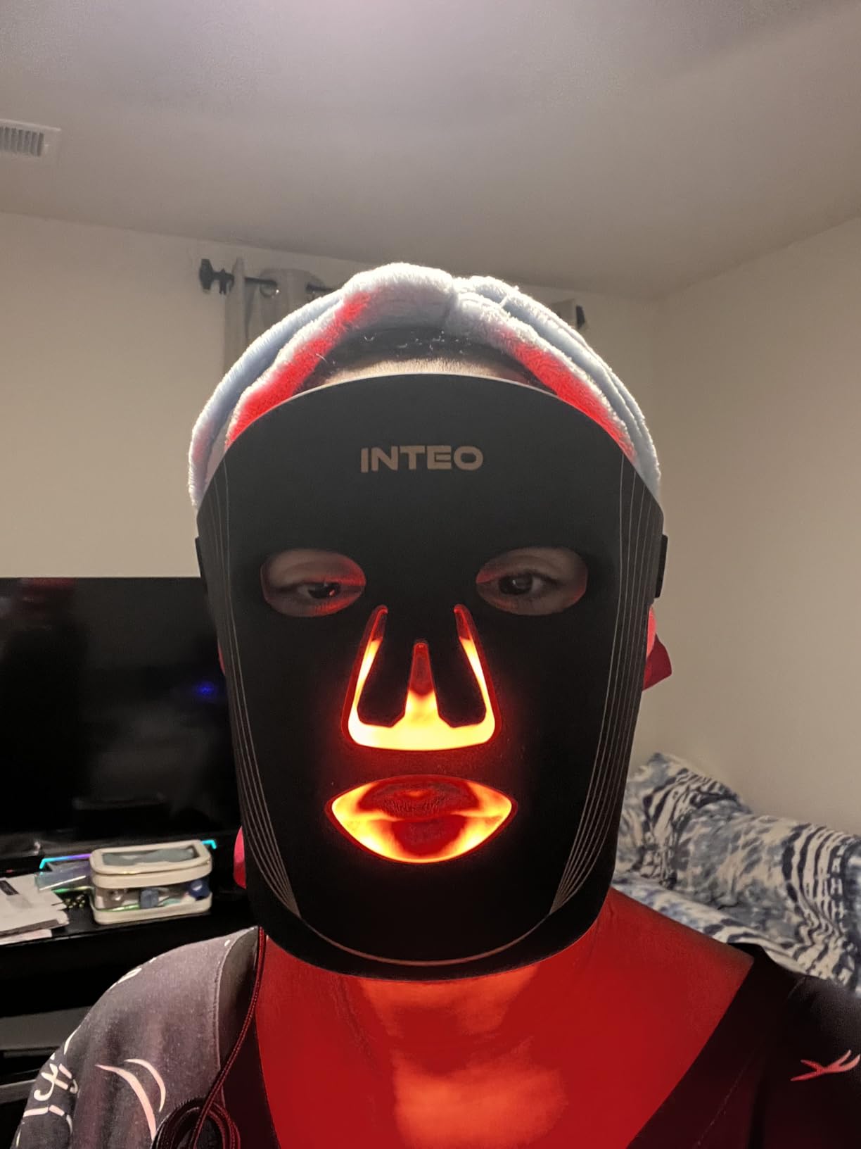 INTEO Red Light Therapy for Face, 3 Modes Portable Led Face Mask Light Therapy with Remote, Near-infrared 850 Red Light Mask with Timing Function, Led Light Therapy At Home 180 LED Beads customer photo 1