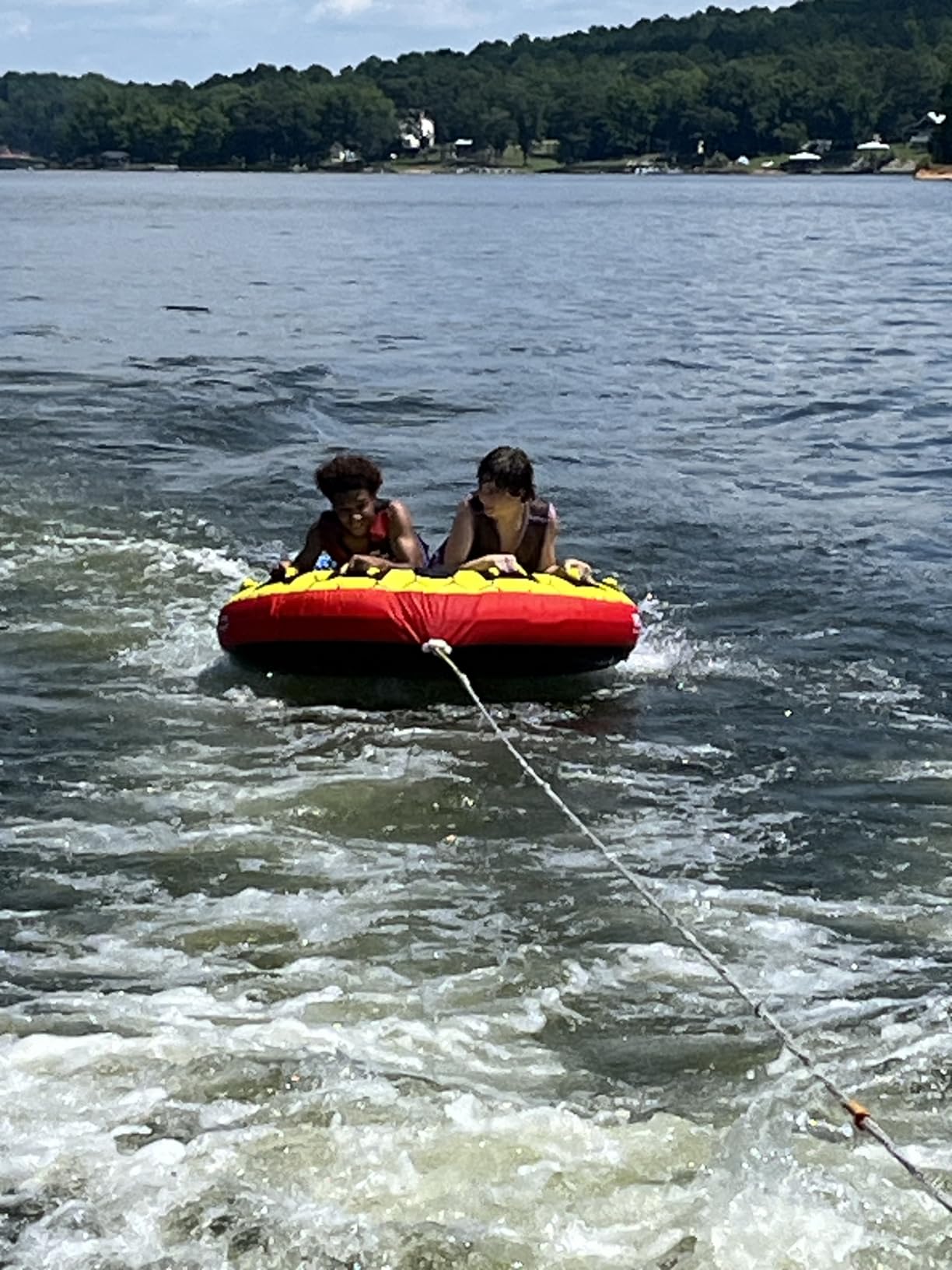 VEVOR Towable Tubes for Boating, 1-4 Riders Inflatable Boat Tubes & Towables, 340-680 lbs Capacity, Multiple Sizes with Full Nylon Cover, Padded/EVA Handles, Fins & Safety Valve customer photo 2