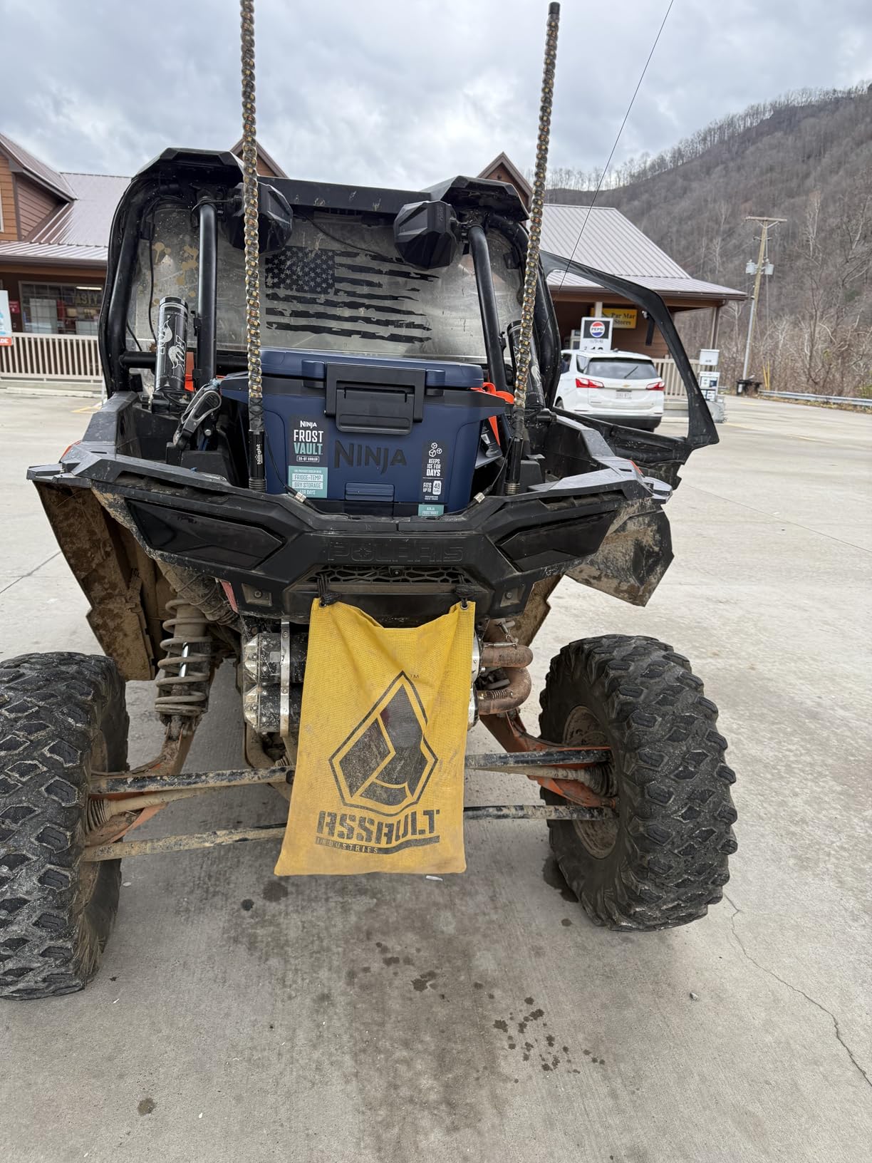 Ninja FB131BL FrostVault 30qt Hard Cooler with Dry Zone, Integrated Fridge-Temp Dry Storage Drawer customer photo 1