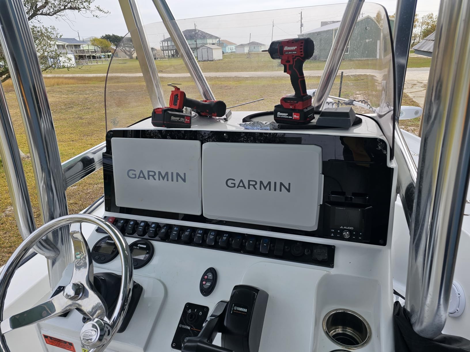 Garmin ECHOMAP Ultra 2 12-Inch 126sv Chartplotter with Garmin Navionics Plus Mapping and LiveScope Live-Scanning Sonar customer photo 1