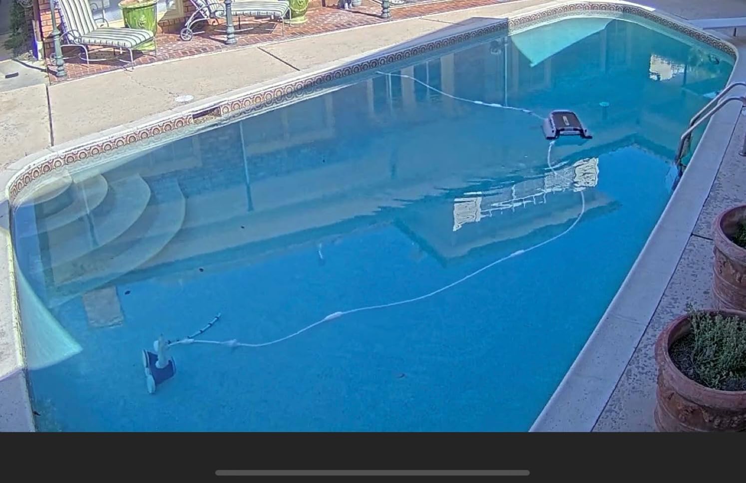 Betta SE Plus - Solar-Powered Robotic Pool Skimmer with 24/7 Continuous Cleaning Power, Dual Charging Options, Twin Salt Chlorine Tolerant Motors, and Shallow Water Safeguard customer photo 1