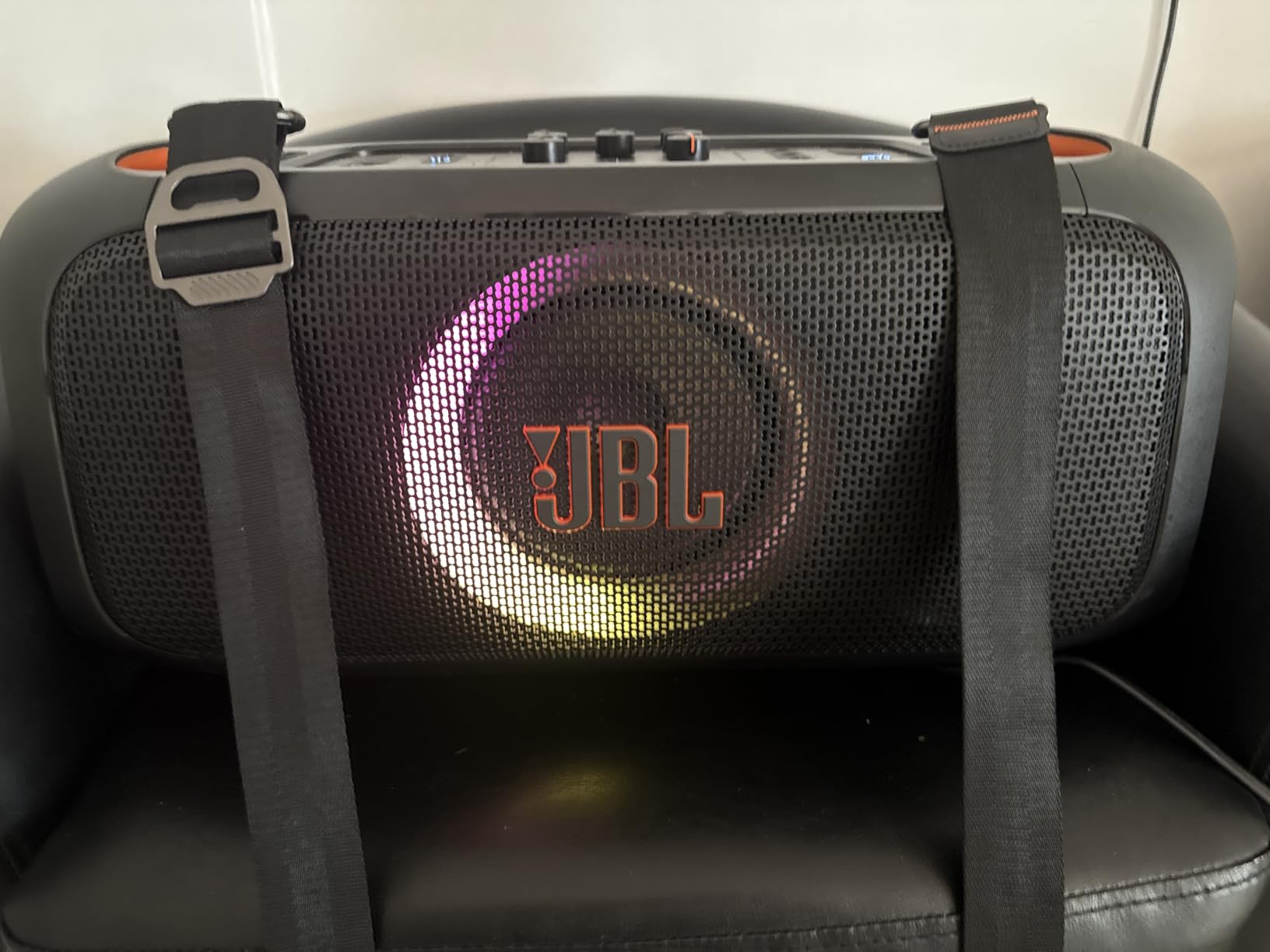 PartyBox On-The-Go Essential - Portable Party Speaker with Built-in Lights and Wireless mic, Amazing JBL Pro Sound, IPX4 splashproof Protection, 6 Hours of Playtime, Convenient Shoulder Strap customer photo 1