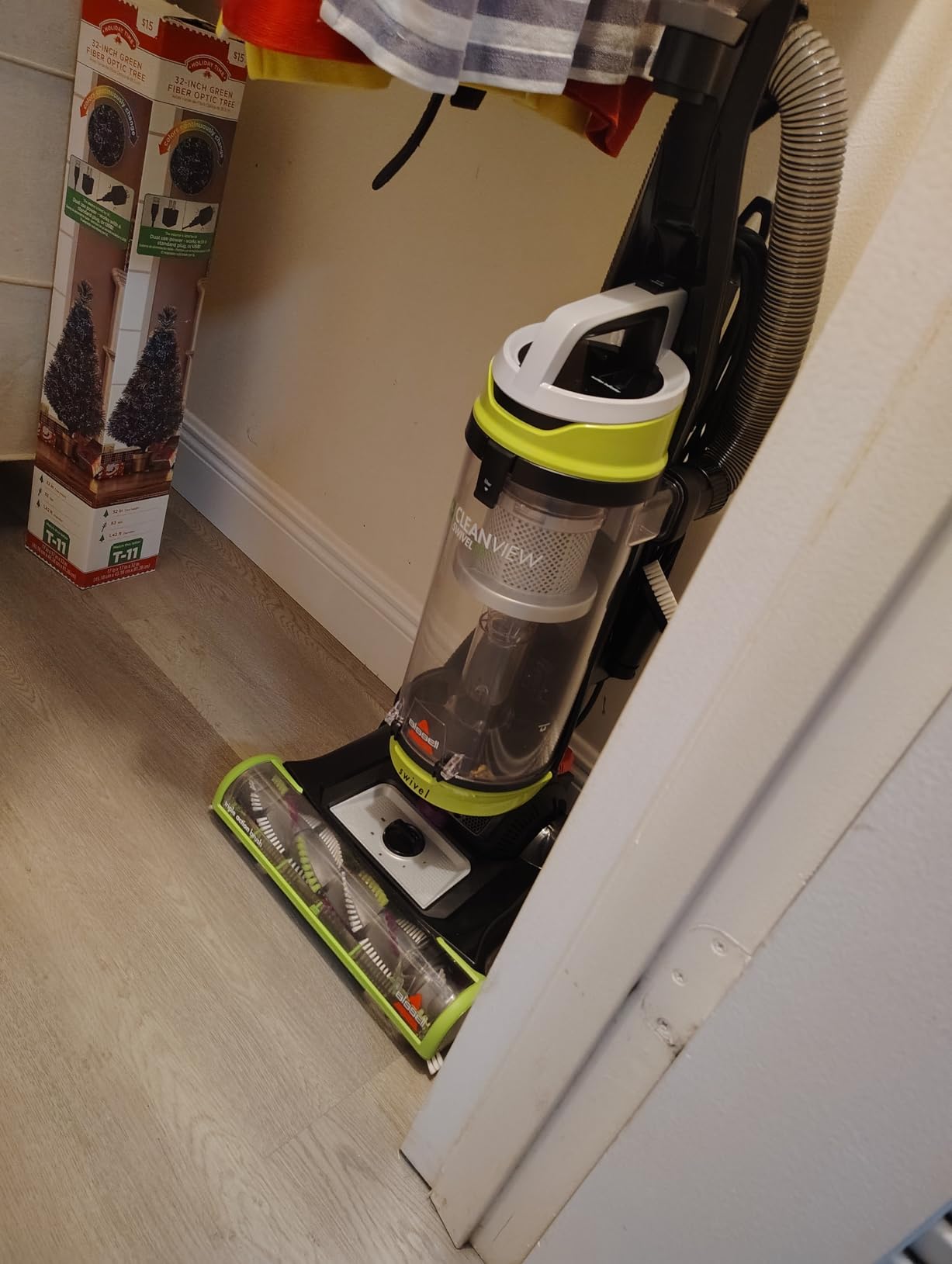 Bissell CleanView Swivel Vacuum with Triple Action Brush Roll, Swivel Steering, Extension Wand, Easy-Empty Dirt Tank, Multi-Cyclonic Suction System, New 2024 Model customer photo 1