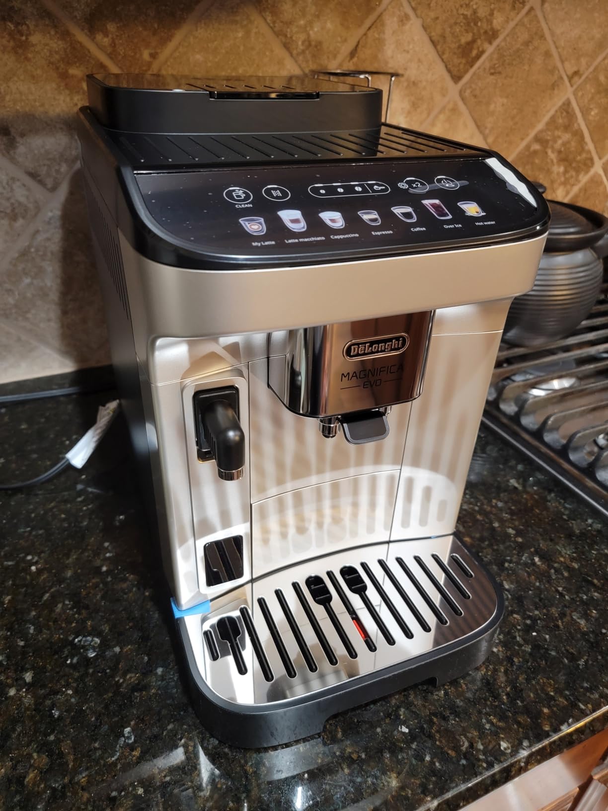 De'Longhi Magnifica Start Automatic Espresso Machine with Auto Milk Frother & Built in Grinder - 5 One-Touch Recipes, Easy-to-Clean, Home Barista Coffee Maker for Lattes, Cappuccino, Iced Coffee customer photo 2