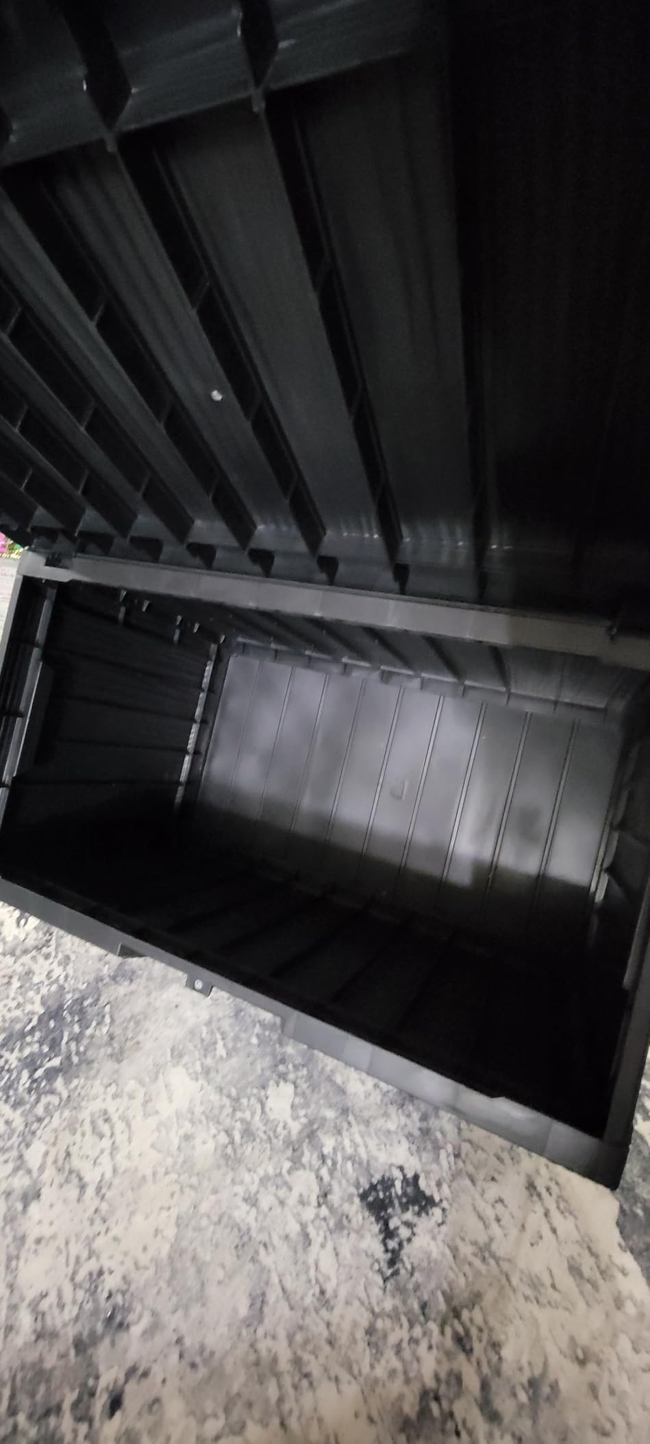 90 Gallon Resin Deck Box, Lockable Patio Outdoor Storage Box for Furniture, Garden Tools and Tools Storage, Waterproof Outside Storage Box - Black customer photo 2