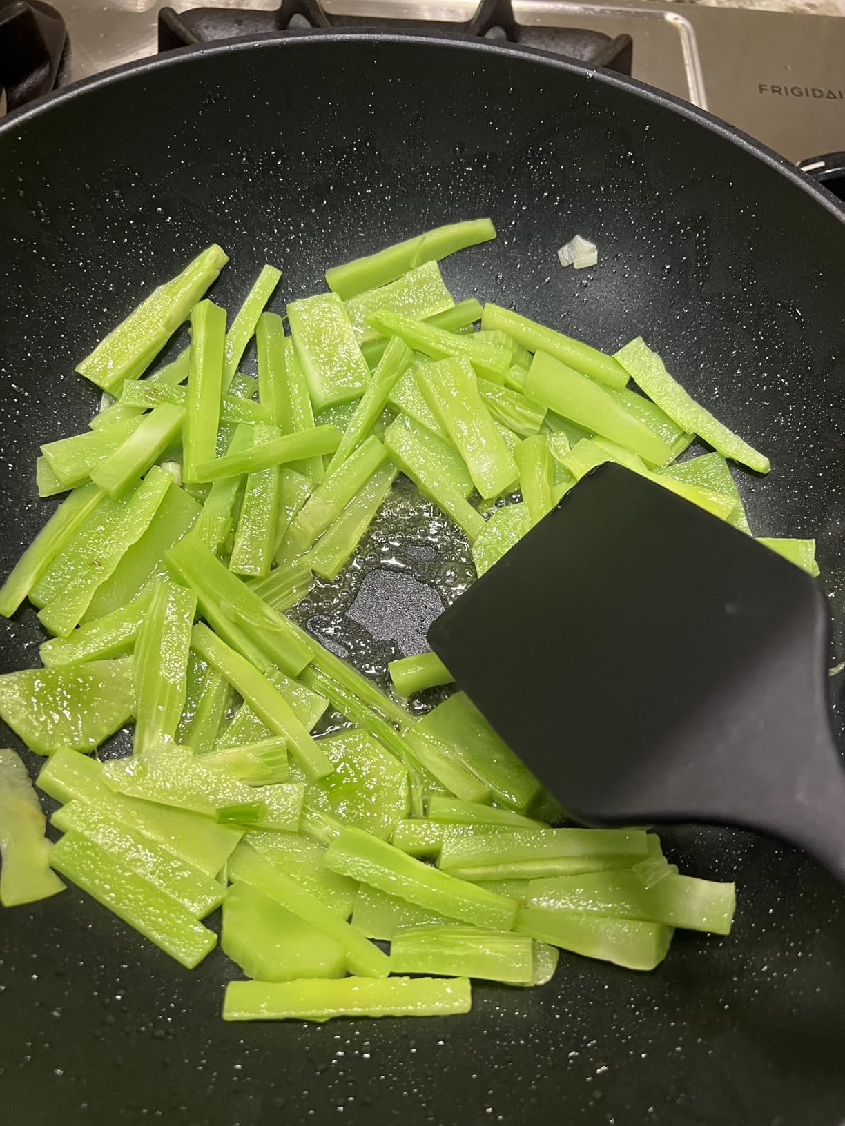 Teewe Carbon Steel Wok -13 Inch Woks & Stir-fry Pans Nonstick, Wok Pan with Lid Spatula and Dish Brush: Pre-Seasoned Flat Bottom Chinese Woks for Induction, Electric, Gas, All Stoves customer photo 2