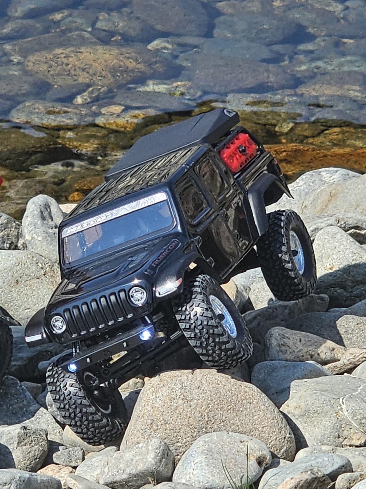Axial RC Truck SCX24 Jeep Gladiator 4 Wheel Drive Rock Crawler Brushed RTR (Nothing Needed to Complete Ready-to-Run), Black, AXI00005V2T5 customer photo 1