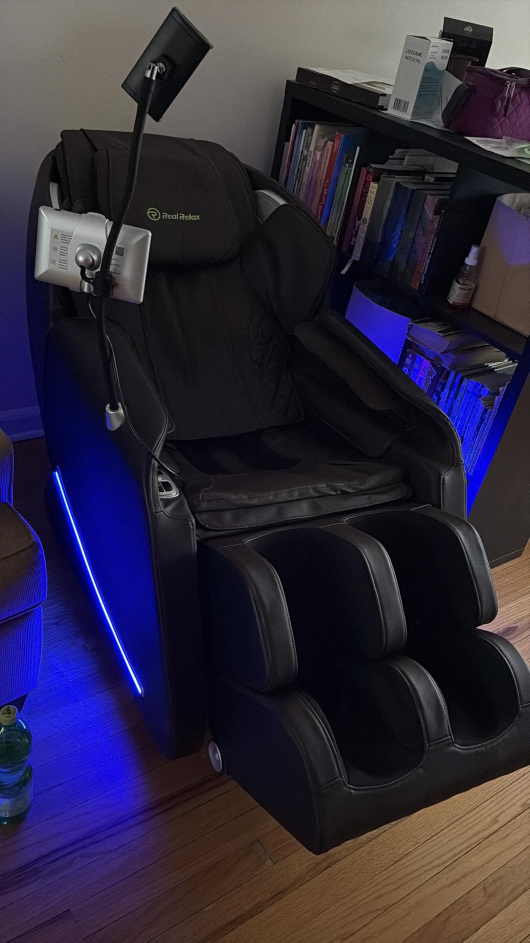 Real Relax 2026 Massage Chair Full Body, Zero Gravity SL-Track Shiatsu Massage Recliner with Upgraded Phone Controller and Holder, APP Control, Child Lock, Pause Button and LED Light, Favor-06, Black customer photo 11