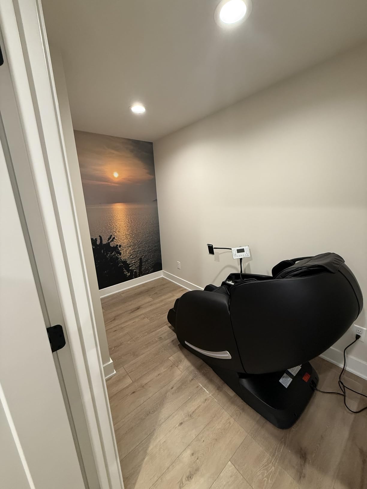 Real Relax 2026 Massage Chair Full Body, Zero Gravity SL-Track Shiatsu Massage Recliner with Upgraded Phone Controller and Holder, APP Control, Child Lock, Pause Button and LED Light, Favor-06, Black customer photo 12