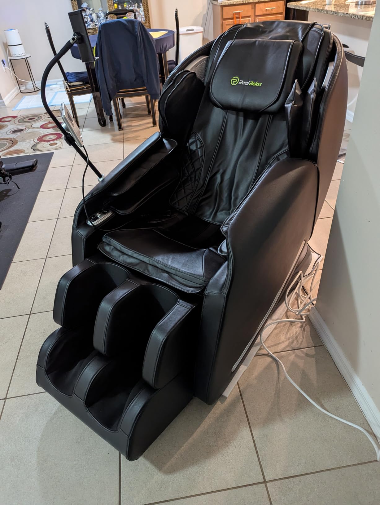 Real Relax 2026 Massage Chair Full Body, Zero Gravity SL-Track Shiatsu Massage Recliner with Upgraded Phone Controller and Holder, APP Control, Child Lock, Pause Button and LED Light, Favor-06, Black customer photo 3