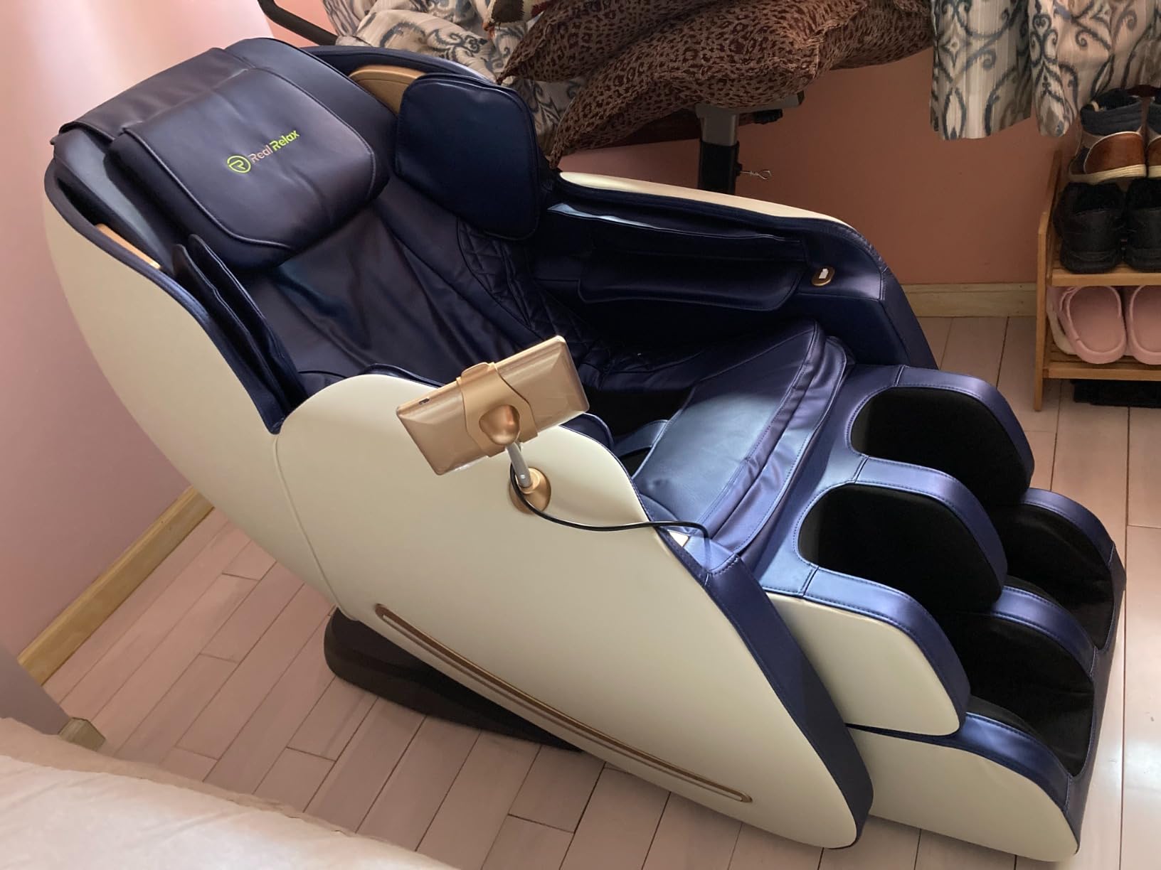 Real Relax 2026 Massage Chair Full Body, Zero Gravity SL-Track Shiatsu Massage Recliner with Upgraded Phone Controller and Holder, APP Control, Child Lock, Pause Button and LED Light, Favor-06, Black customer photo 4