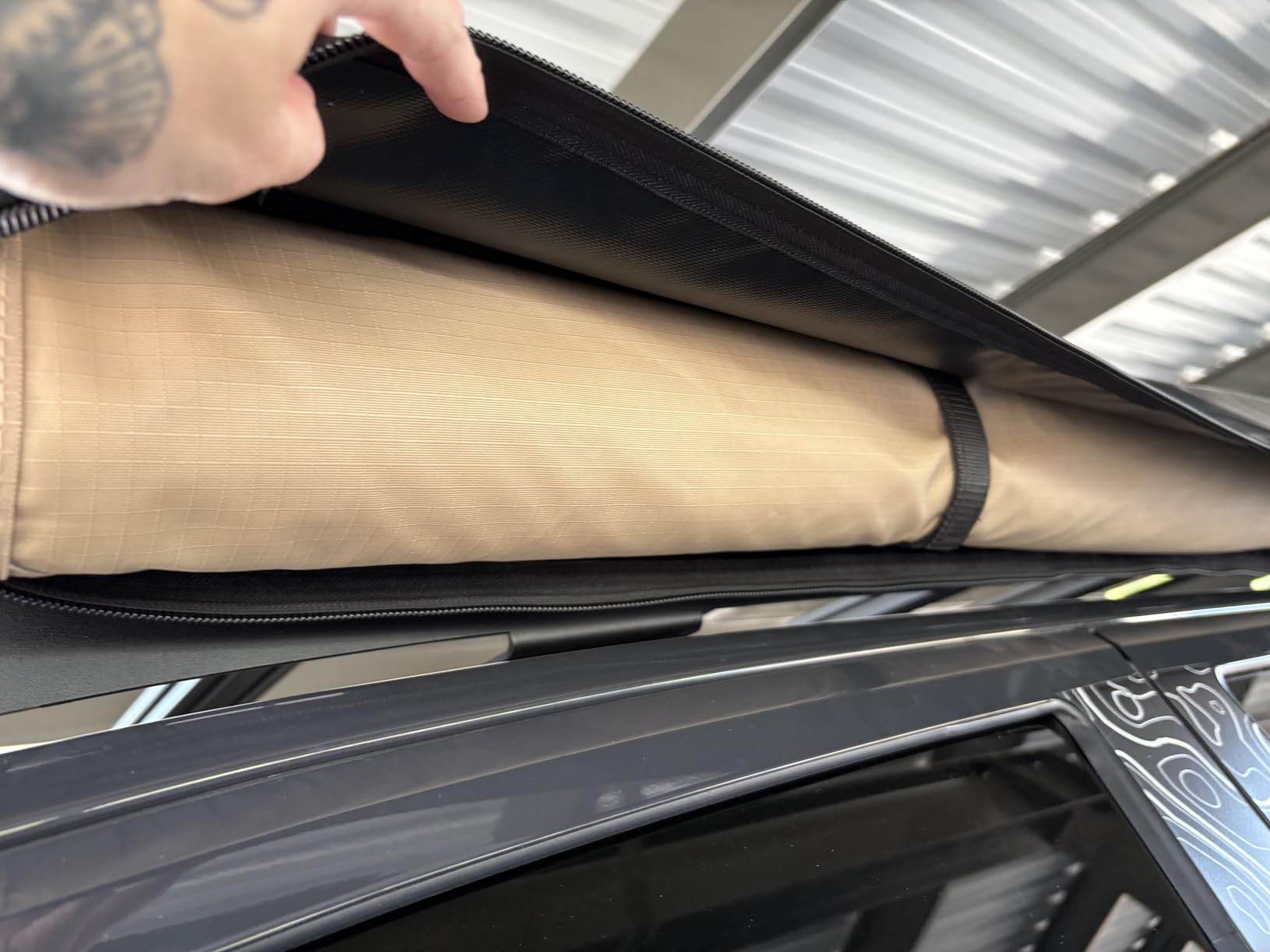 JOYTUTUS Vehicle Awning 6.6'x8.2' Roof Rack Pull-Out Sun Shade UV50+, Weatherproof 4x4 Side Sunshade for Camping, Car Awning with Adjustable Hardware, Quick Set-up, SUV/Truck/Van/Jeep customer photo 1