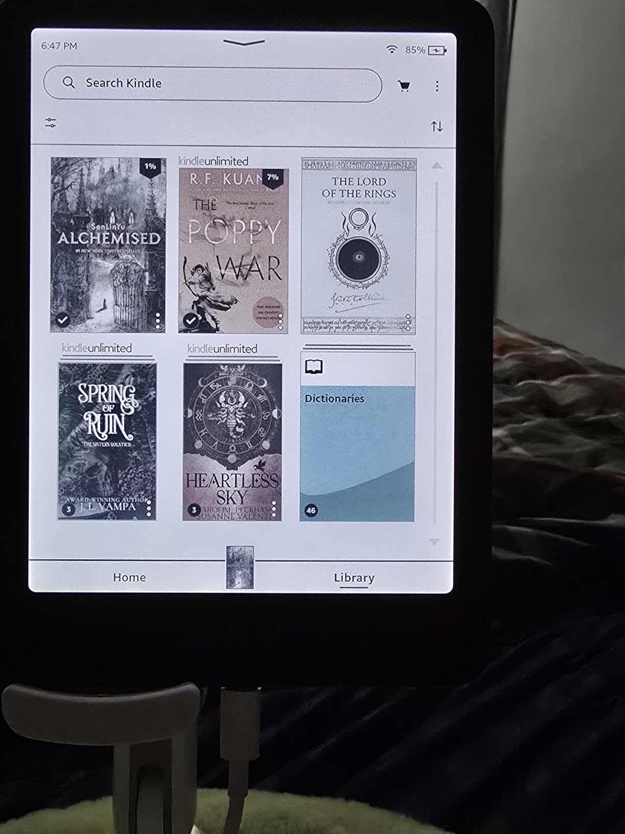 Like-New Amazon Kindle Colorsoft Signature Edition 32GB (newest model) - With color display, auto-adjusting front light, wireless charging, and long battery life - Metallic Black customer photo 1