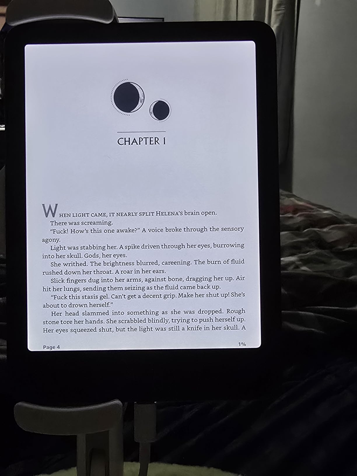 Like-New Amazon Kindle Colorsoft Signature Edition 32GB (newest model) - With color display, auto-adjusting front light, wireless charging, and long battery life - Metallic Black customer photo 2