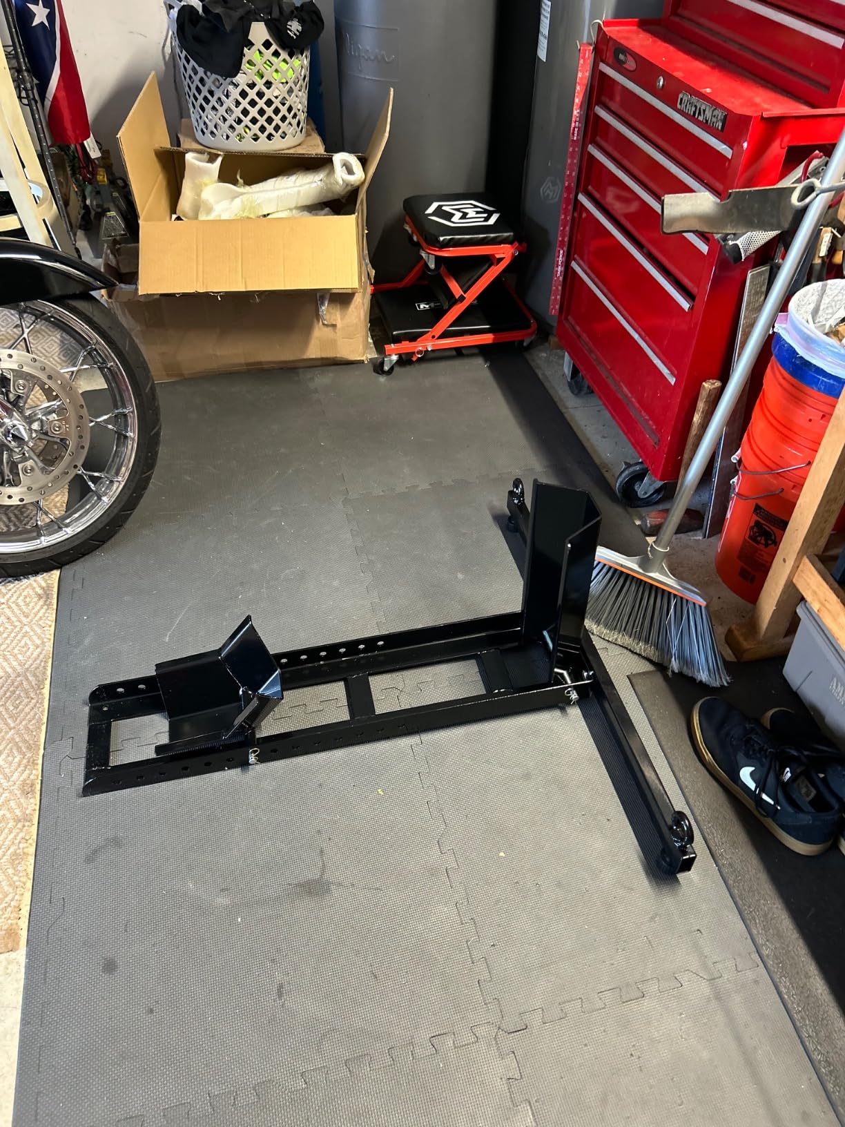 Motorcycle Wheel Chock, Motorcycle Stand Up to 1800LBs, Wide Range 3 Inch to 5 Inch Support Adjustable Front Tire Stand Chocks for Trailer and Truck, Suitable for Most Motorcycle, ASM05012. customer photo 1