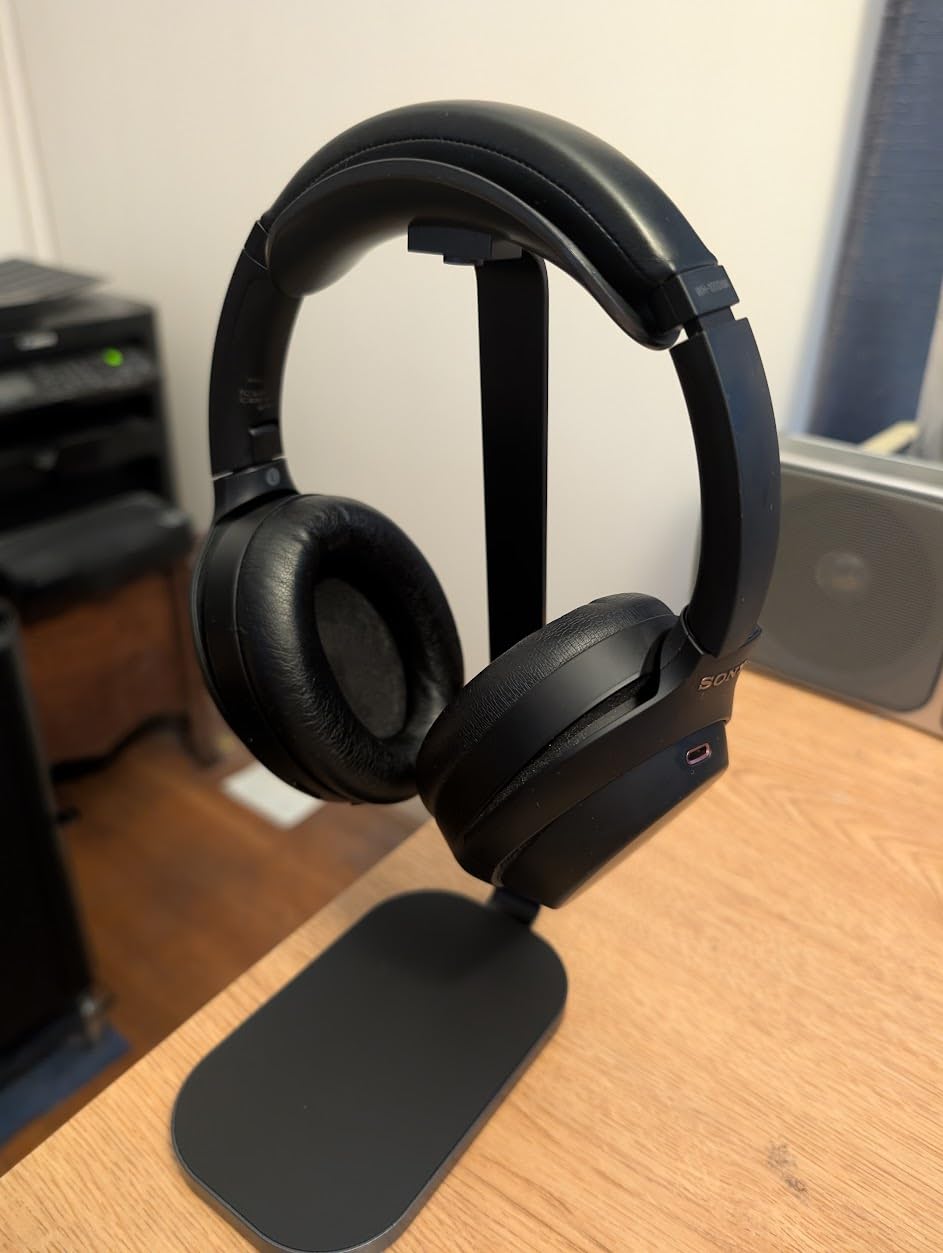 VICHYIE Headphone Stand for AirPods Max, Headset Holder with Aluminum Supporting Rod, Heavy Base Desk Stand Headphones Support Accessory for All Headphones - Silver White customer photo 2