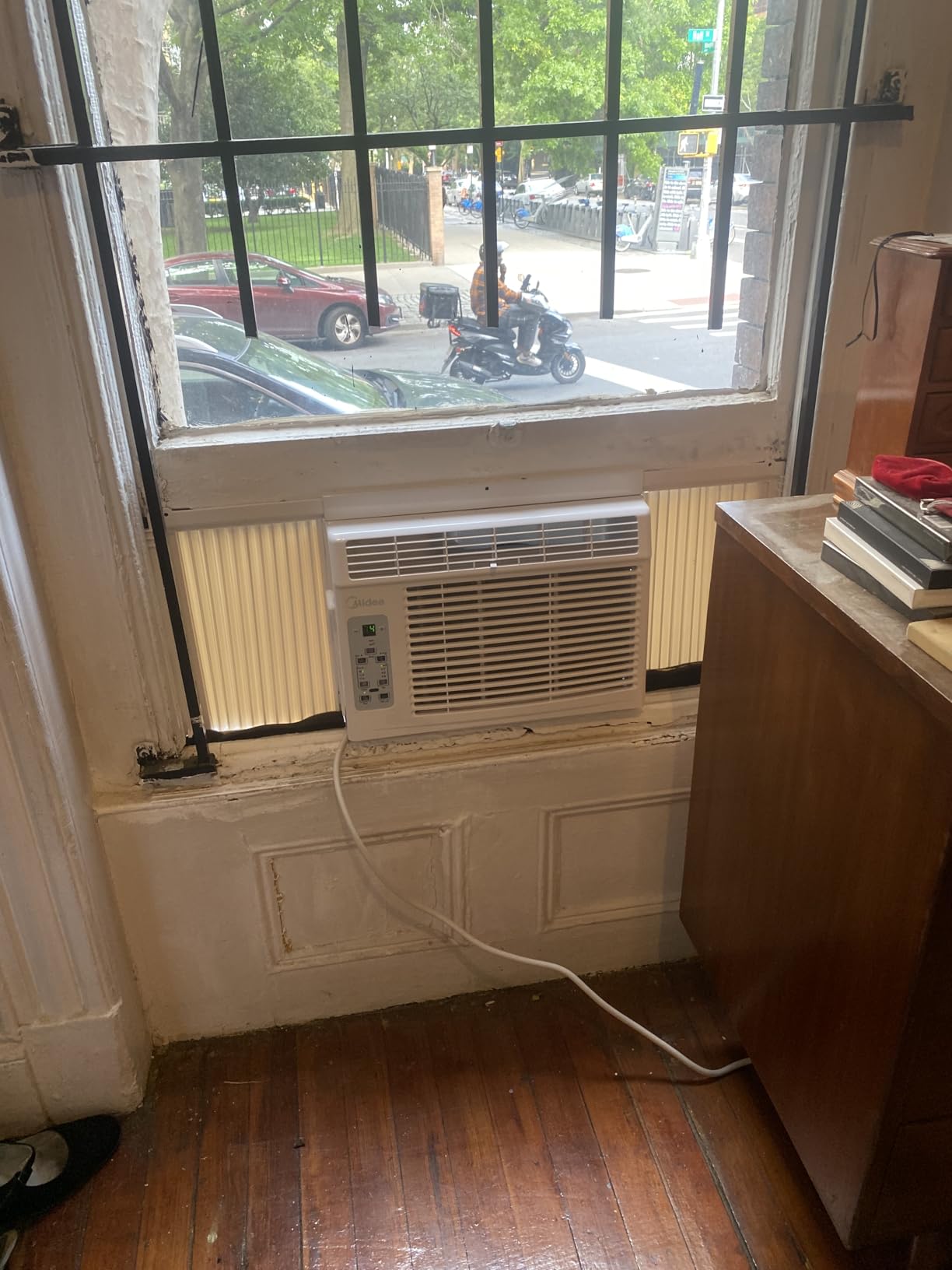 Midea 6,000 BTU Window Air Conditioner, 3-in-1 Cool/Fan/Dehumidifier Window AC Unit, Easycool Air Conditioner with Remote Control, Cools up to 250 Sq. Ft., Fits bedroom, study, office (2024 Upgrade) customer photo 1