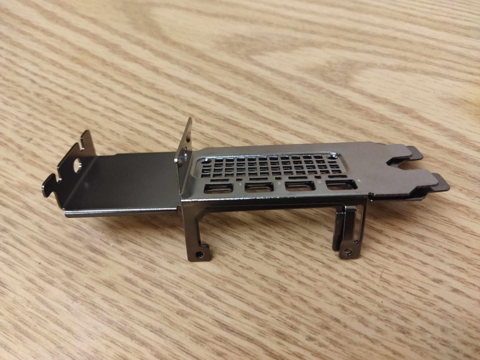 PNY NVIDIA RTX 2000 Ada Generation 16GB GDDR6 PCI Express 4.0 Dual Slot, Low Profil 4X MiniDisplayPort, 8K Support, Ultraleiser Aktiver Lüfter customer photo 1