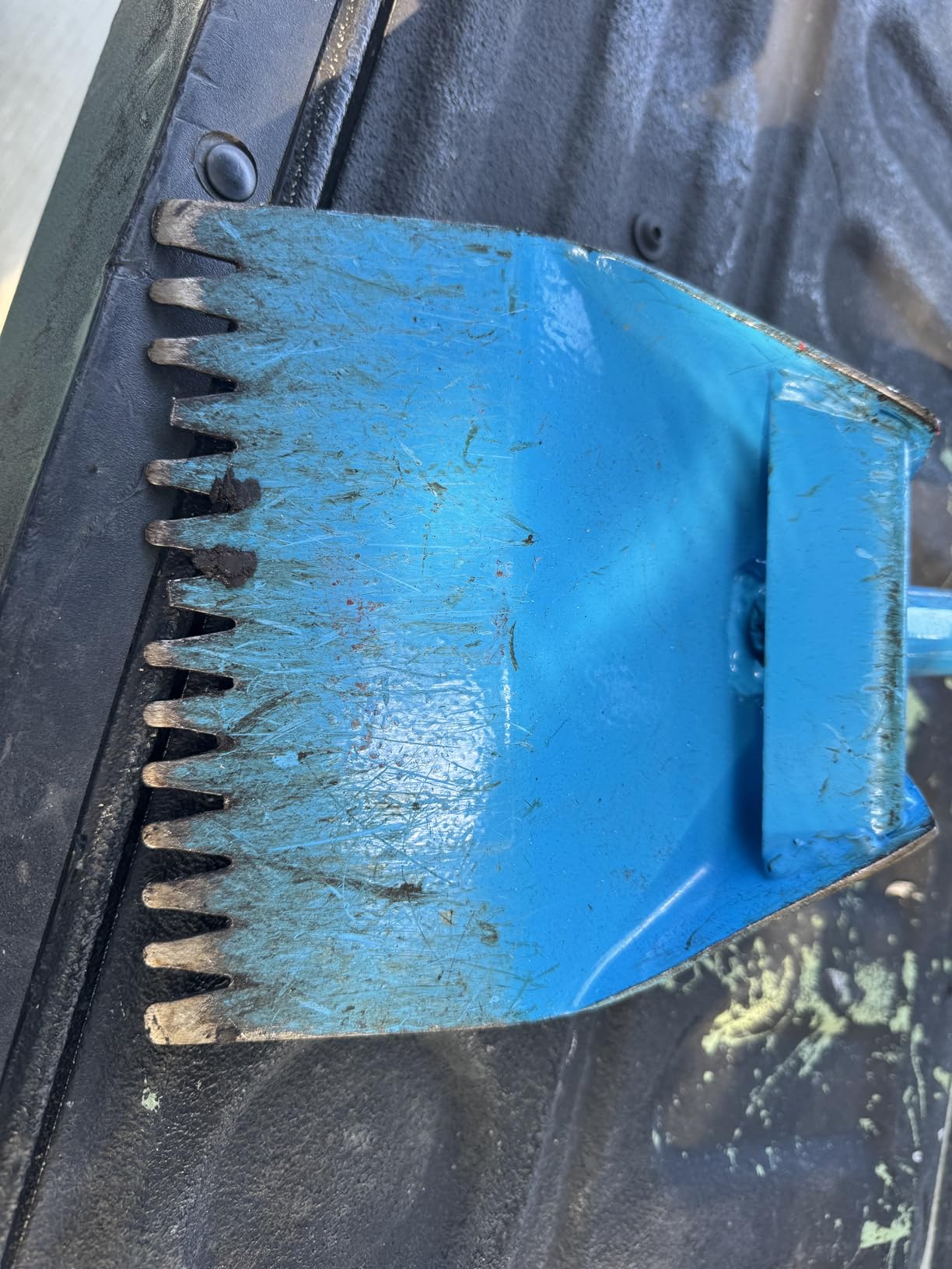 Tie Down El Burro Shingle Shovel Stripper 47.5 in | Roofing Tear Off Tool & Nail Remover | Heavy Duty Steel D-Handle | Blue customer photo 2