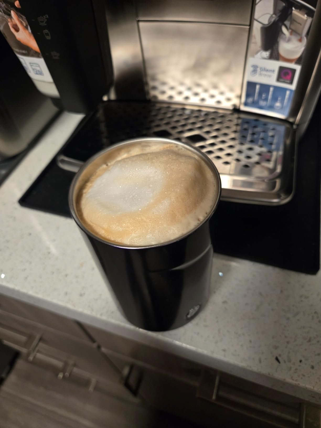 Philips 4400 Series Fully Automatic Espresso Machine, LatteGo Milk System, Integrated Grinder, 12 Hot & Iced Coffee Pre-Sets, Quick Start, SilentBrew, 15-Bar Pressure, Black Chrome (EP4444/90) customer photo 2