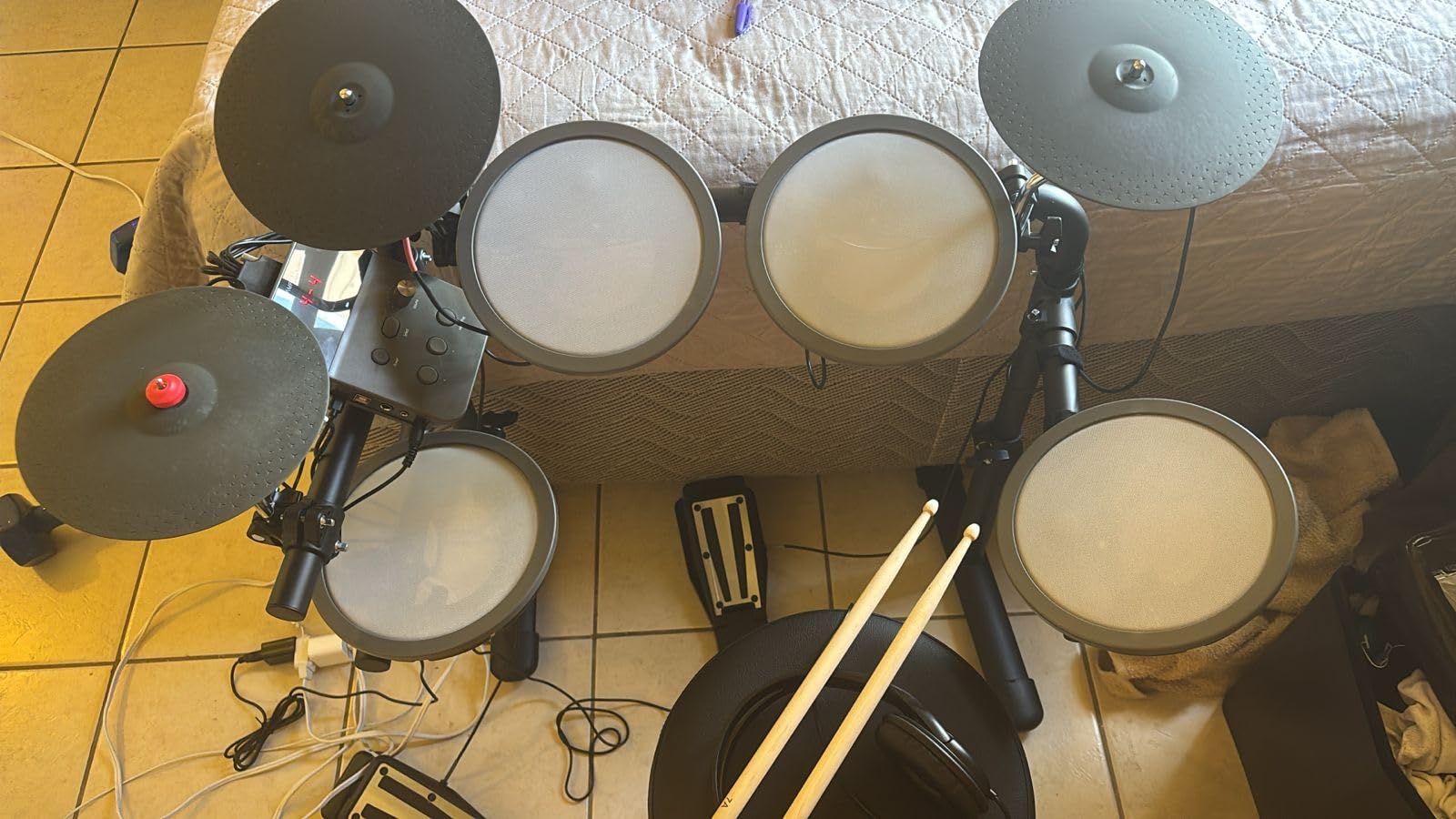 MK-0 Electric Drum Set with 7'' Quiet Mesh Drum Pads, 8'' Full Rubber Cymbals, 12 Kits and 68 Authentic Sounds, USB MIDI, Throne, Sticks, Headphone, 2 Switch Pedals for Beginners & Kids customer photo 2