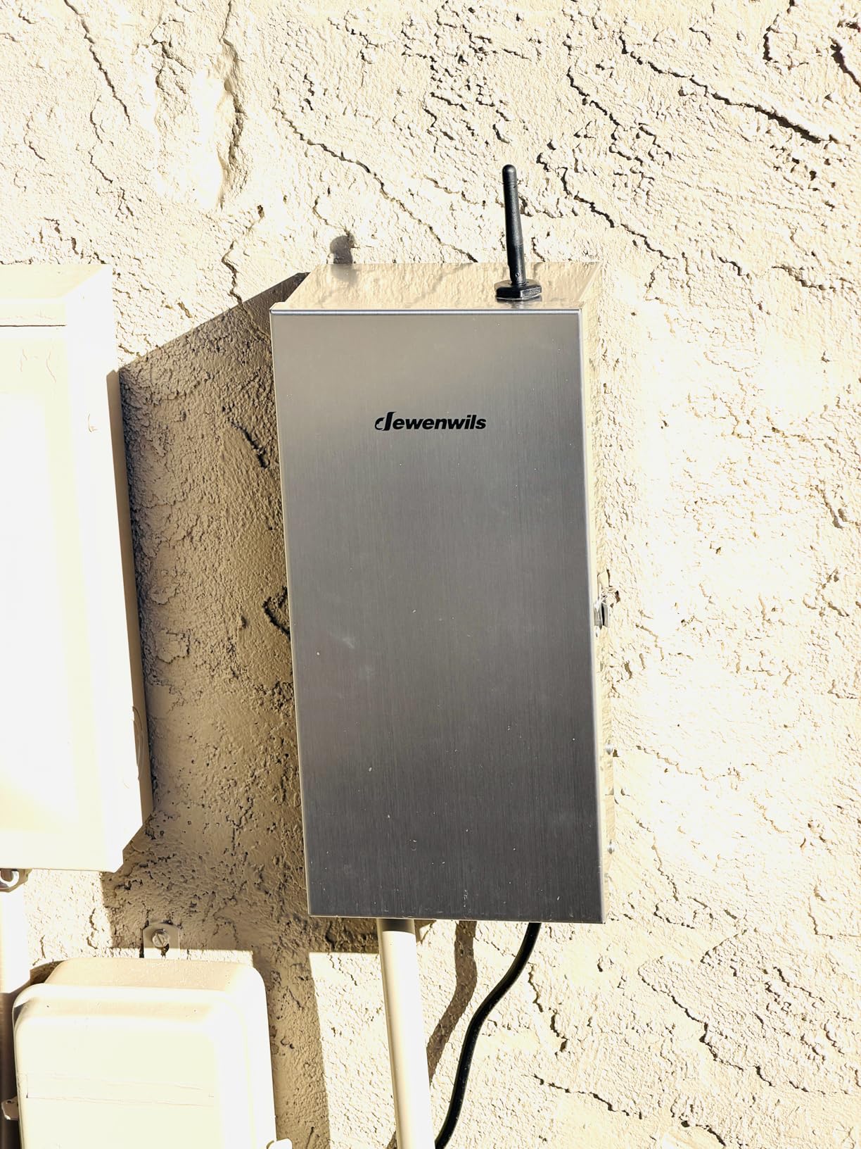 DEWENWILS 300W Wi-Fi Low Voltage Landscape Transformer with 3 Zones, 2.4GHz Smart Low Voltage Transformer, 120V AC to 12V/14V AC, Landscape Lighting Transformer for Outdoor Lights, LED Lights customer photo 1