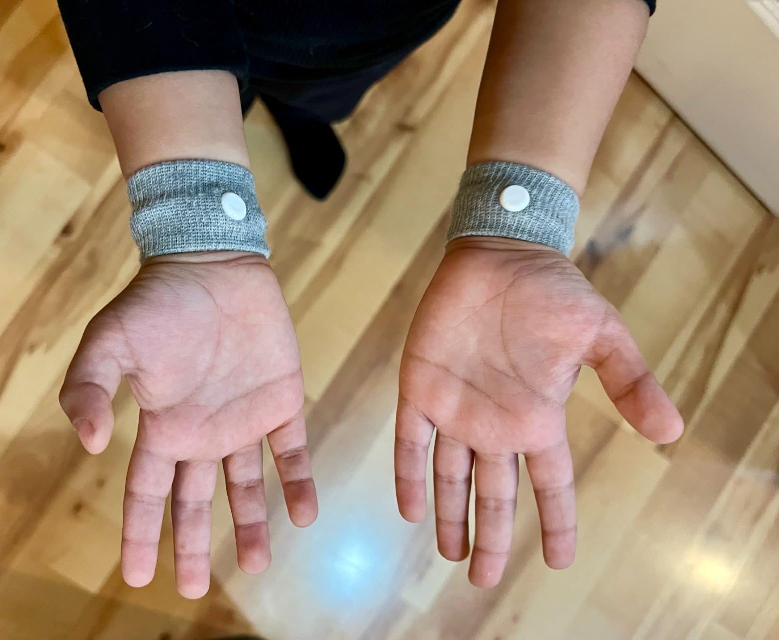 LYJEE Motion Sickness Bracelets for Adults and Kids Motion Sickness Bands Nausea Relief for Pregnant Women Acupressure Nausea Relief for Car, Sea, Air Sickness customer photo 1