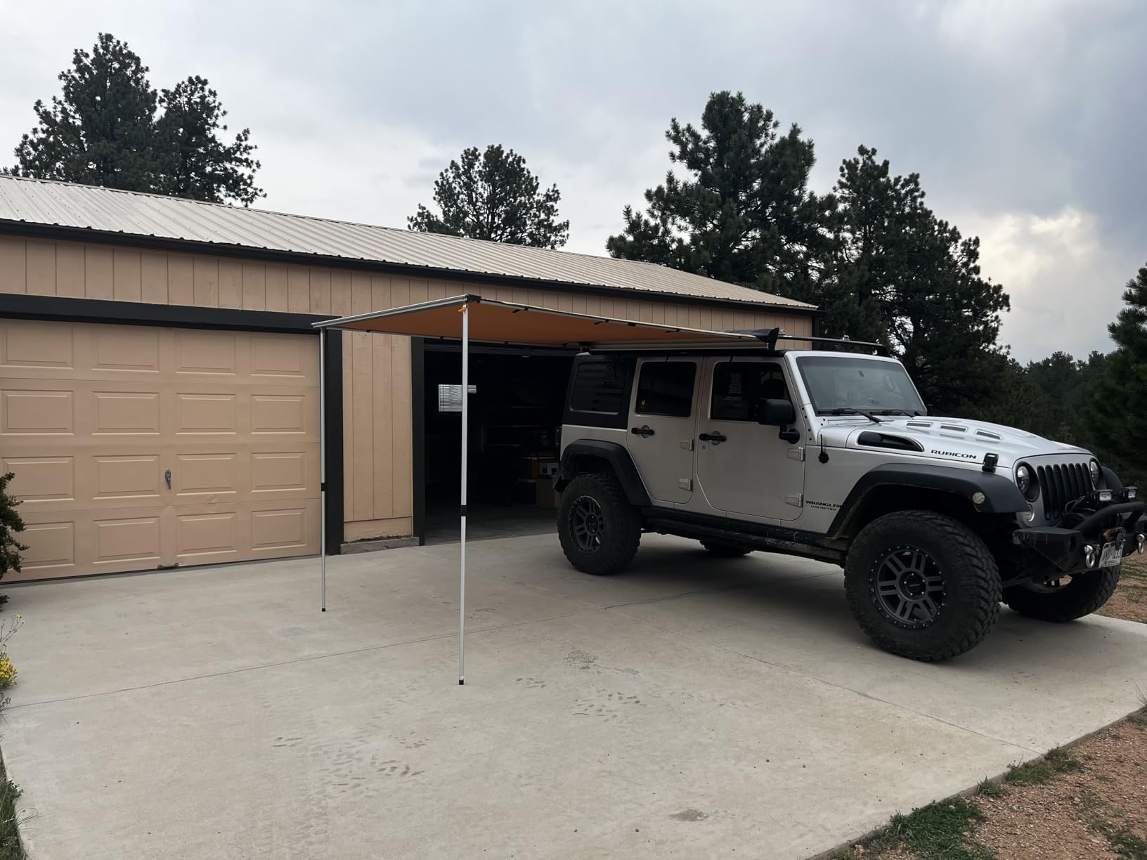 VEVOR Vehicle Awning 4.6'x6.6' Roof Rack Pull-Out Sun Shade UV50+ PU3000mm, Retractable Weatherproof 4x4 Side Awning for SUV Outdoor Camping & Overland (Hardware Included), w/Waterproof Storage Bag customer photo 1