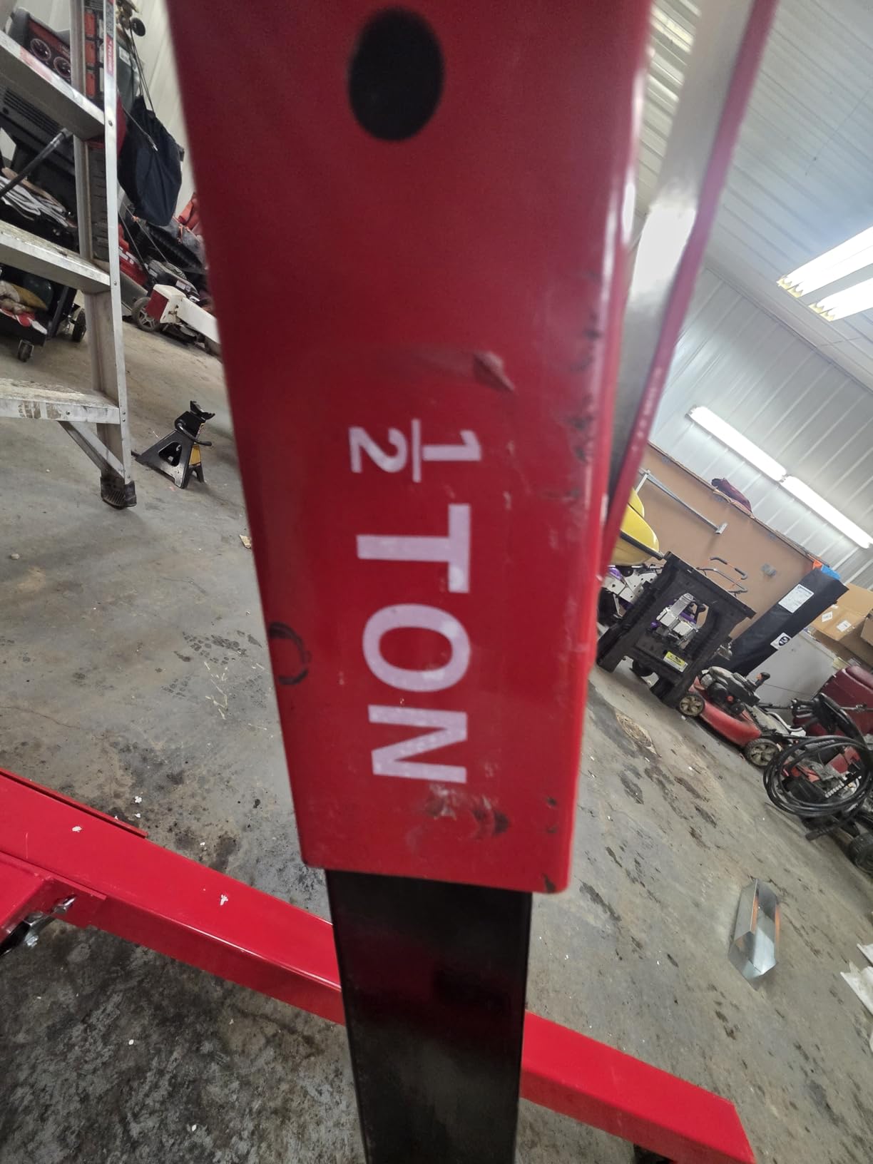2 Ton Engine Hoist Foldable Cherry Picker, Heavy Duty Engine Lift Hoist, 4400 lbs Foldable Hydraulic Shop Crane w/Telescopic Boom & 6 Swivel Casters for Auto Repair Garage Workshop (Red) customer photo 2